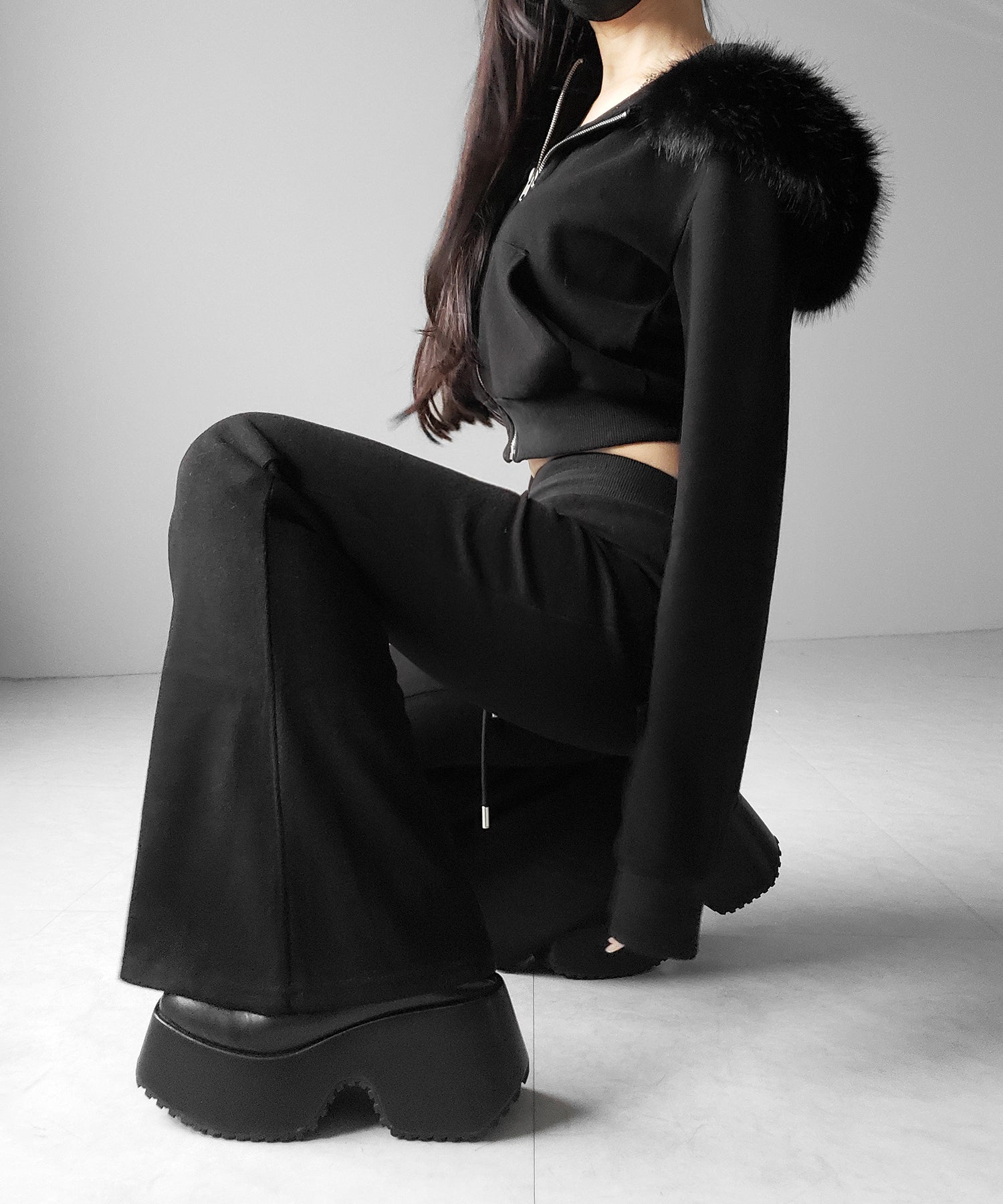 【 セットアップ 】ファーフードショートパーカー＆スウェットフレアパンツ ／ Fur short hoodie ＆ sweat flare pants SETUP