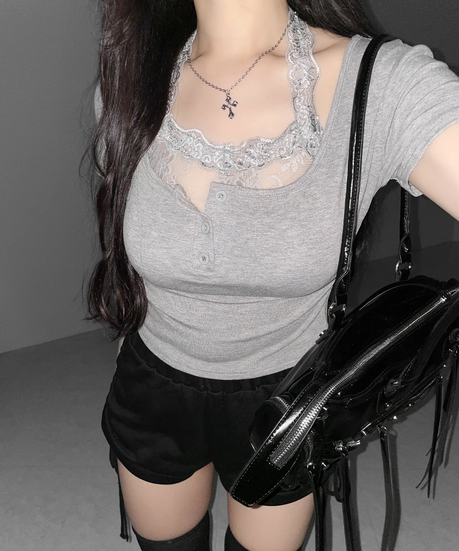 レースレイヤードホルターヘンリーネック半袖Ｔシャツ ／ lace layered halter henley neck short sleeve T-shirt