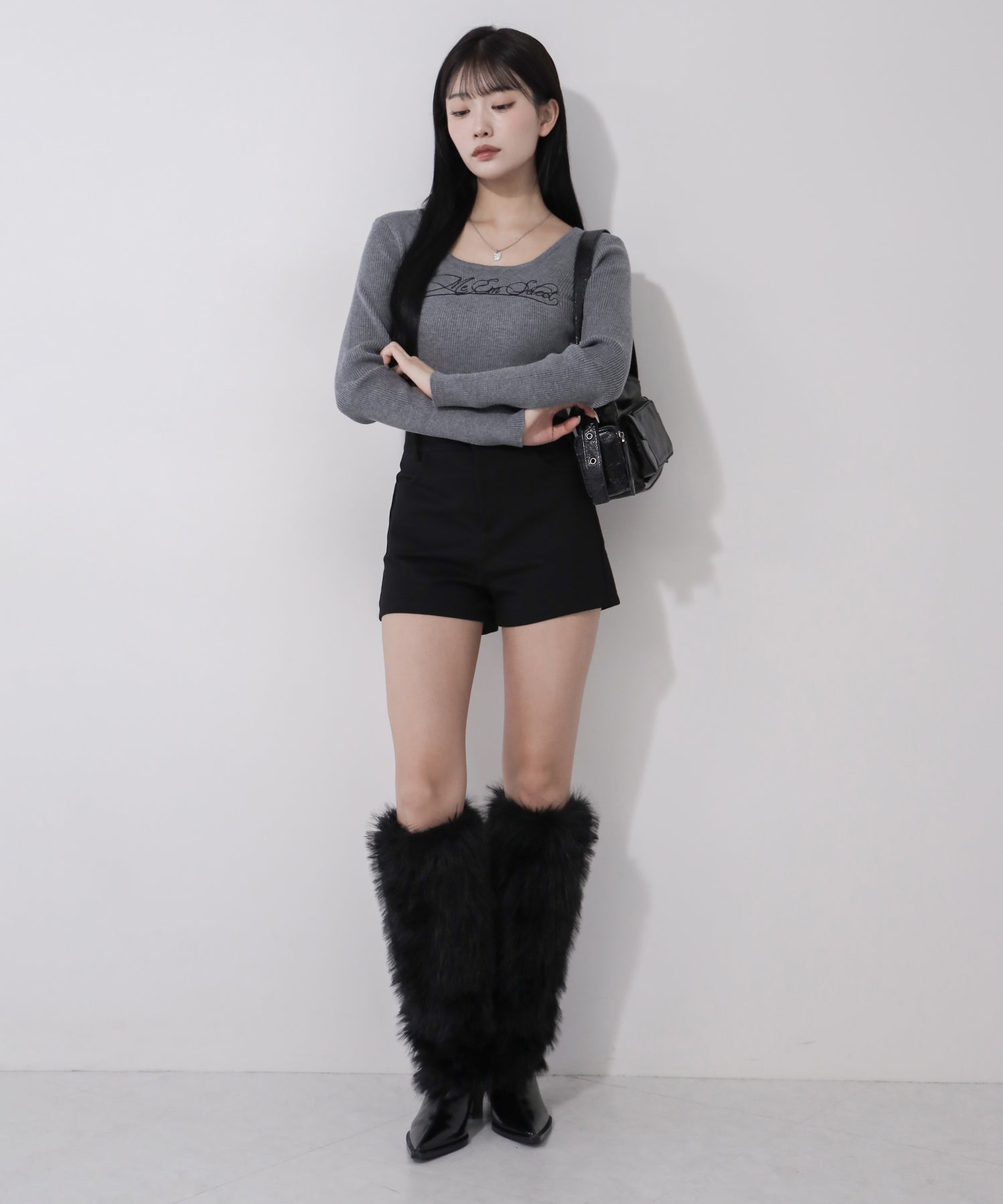 レタリングロゴ刺繍スクエアネックショートリブニットトップス ／ lettering logo embroidery square neck short rib knit tops