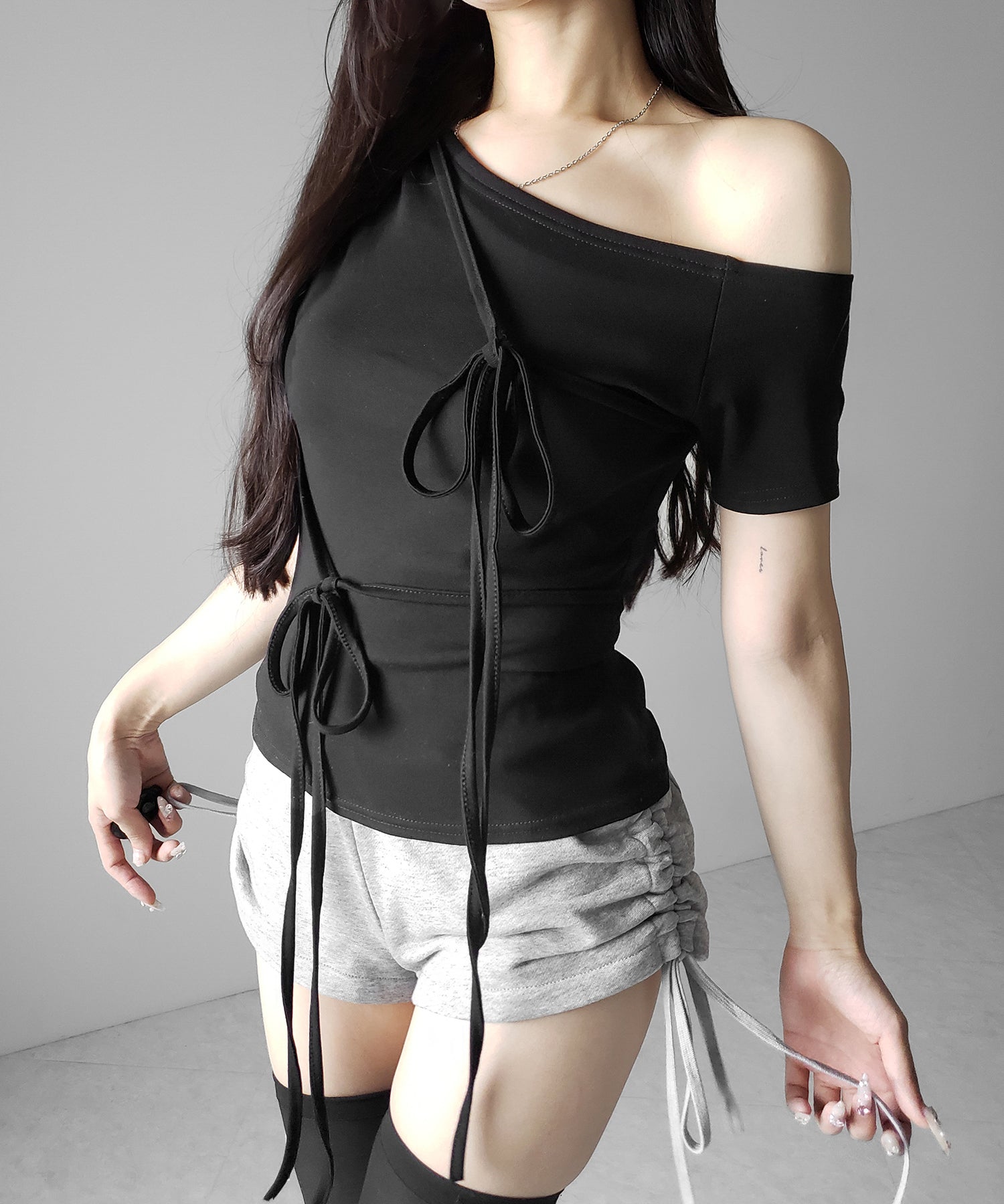 ストリングリボンスリムフィットTシャツ ／ string ribbon slim fit T-shirts