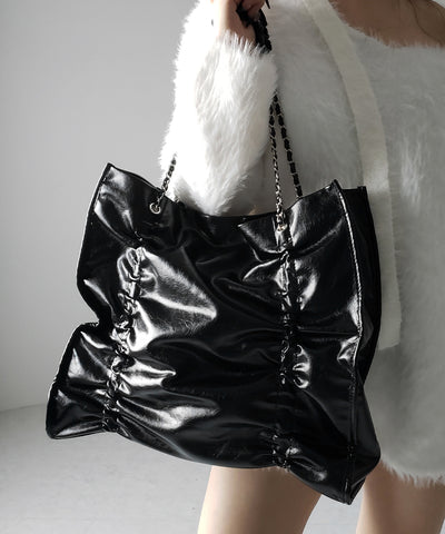 【 ３color ／ A4収納可 】ダブルシャーリングフェイクレザースクエアチェーンバッグ ／ double shirring fake leather square chain bag