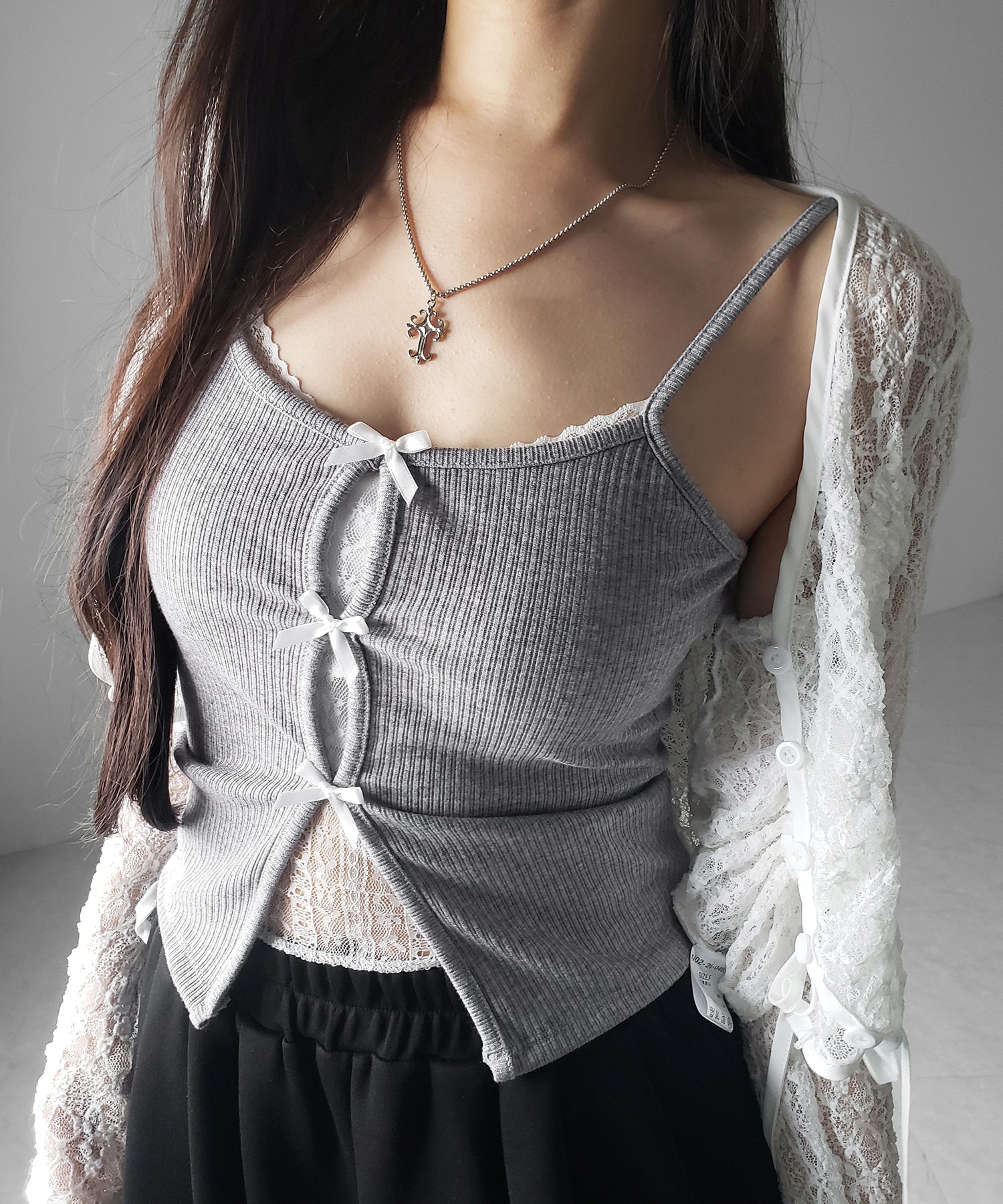 フロントリボンレースレイヤードリブキャミソール ／Front ribbon lace layered ribbed camisole