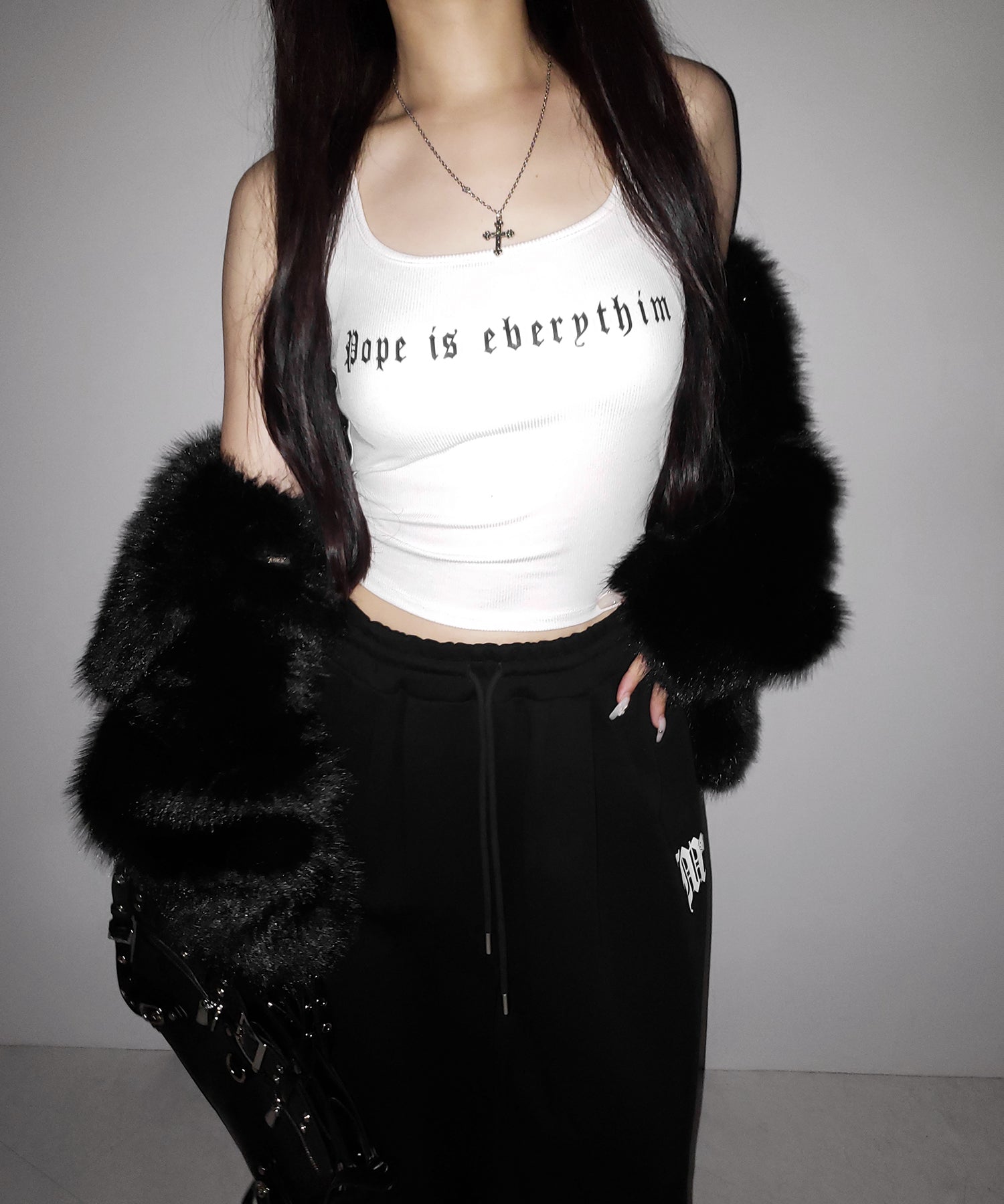 【 ２color 】グランジロゴバッククロスキャミソールトップス ／ grunge logo back logo camisole tops