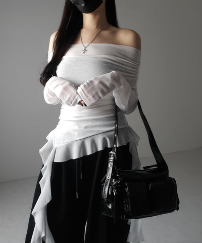 【 ２color 】アシンメトリーフリルオフショルシアートップス ／ asymmetrical frill off-shoulder sheer tops
