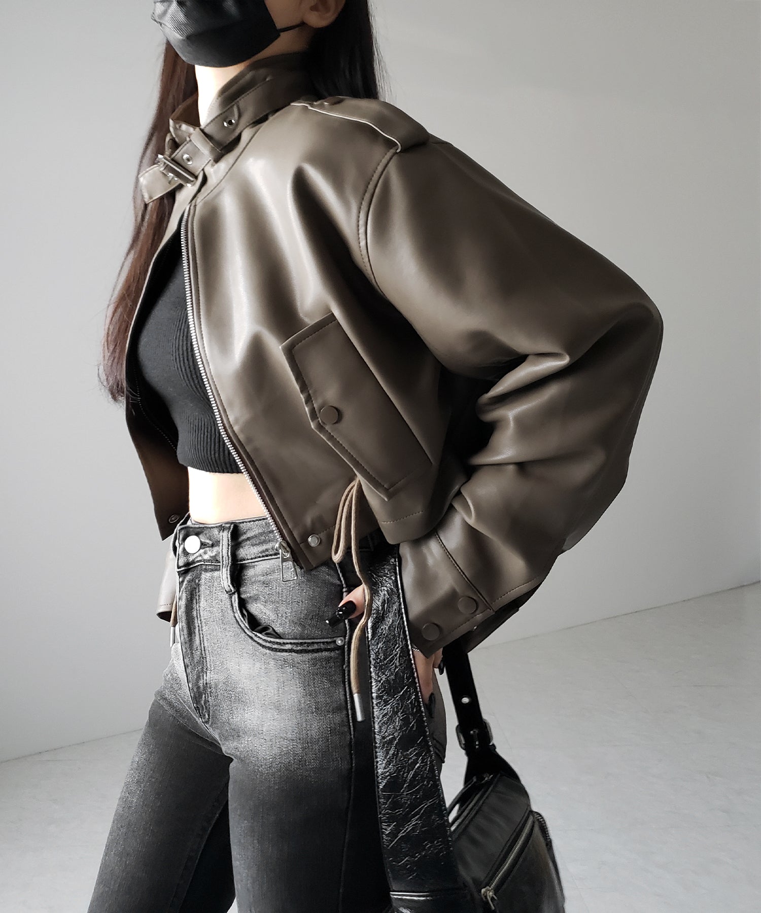 【 ２WAY 】スタンドカラーベルテッドフェイクレザーショートブルゾン ／ stand collar belted fake leather short blouson