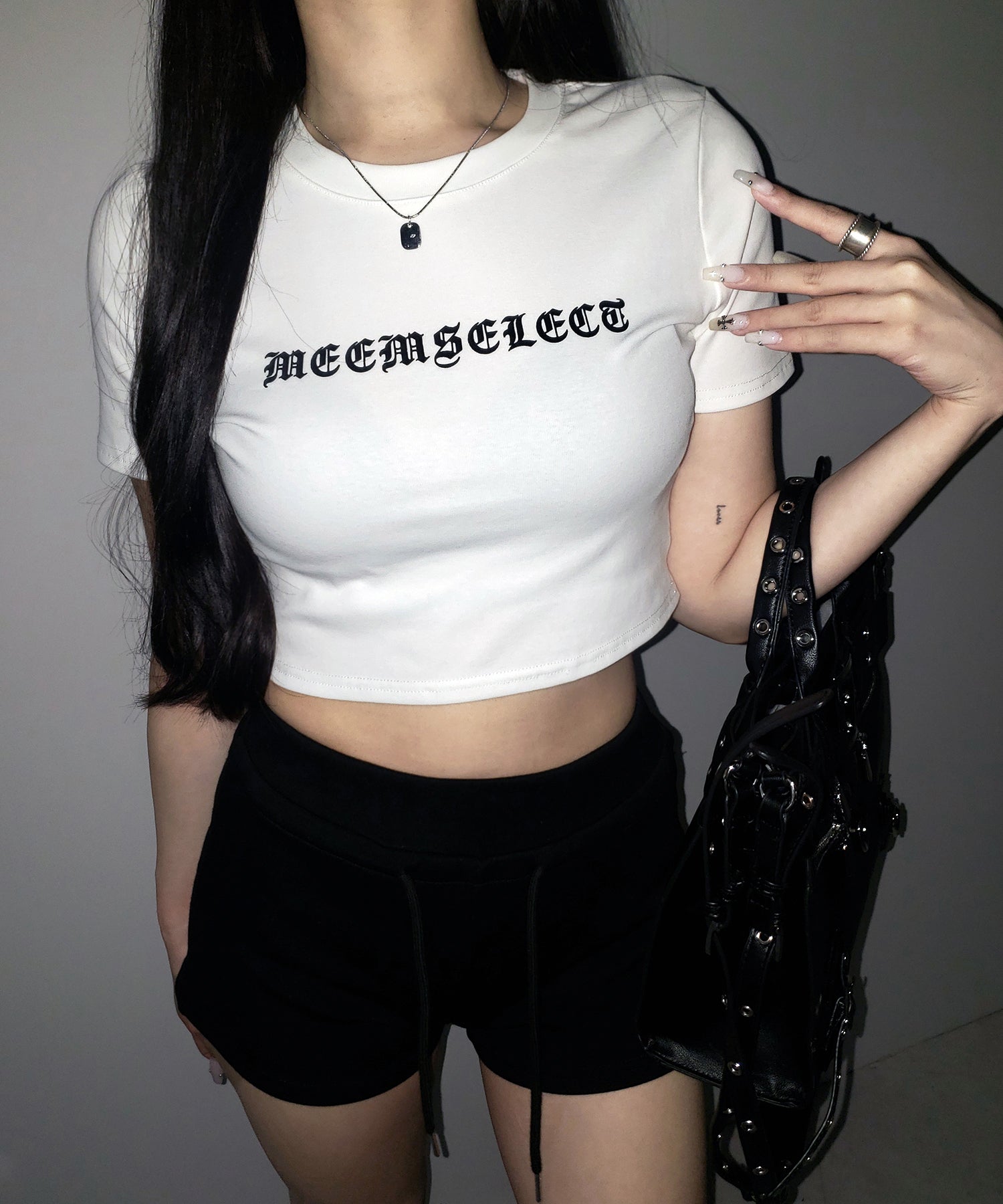 【 ２color 】グランジロゴショートちびTシャツ ／ grunge logo short chibi T-shirt