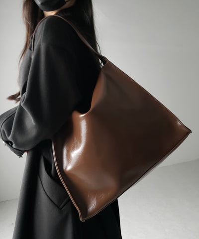 【 ２color 】ヴィンテージフェイクレザースクエアショルダーバッグ ／ vintage fake leather square shoulder bag