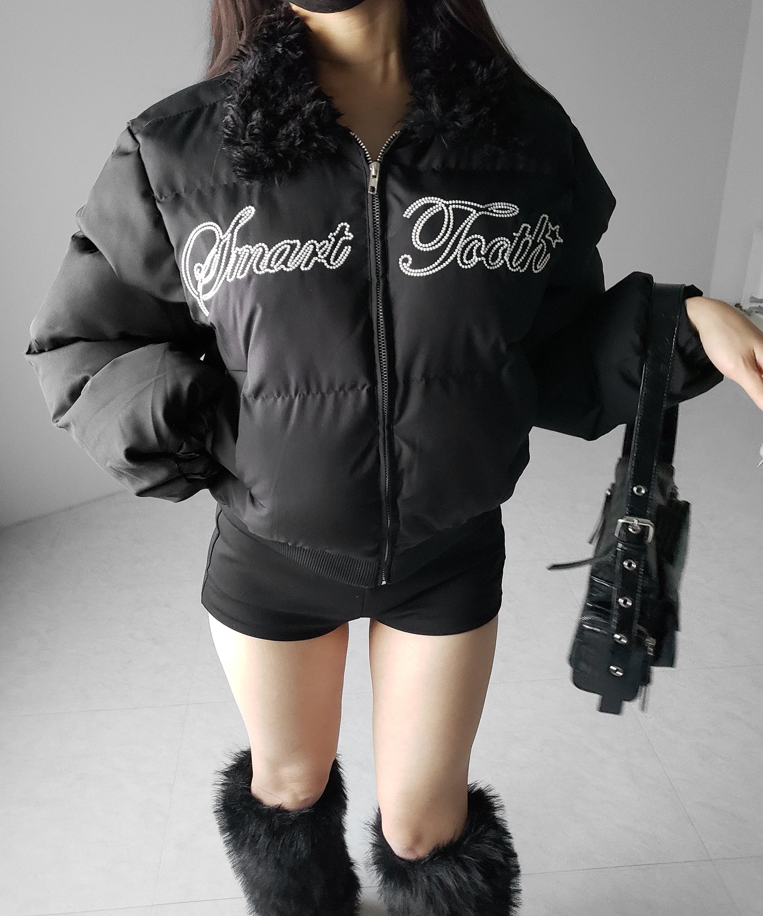 レタリングロゴ刺繍ショートパフダウンジャケット ／ lettering logo embroidery short puffer jacket