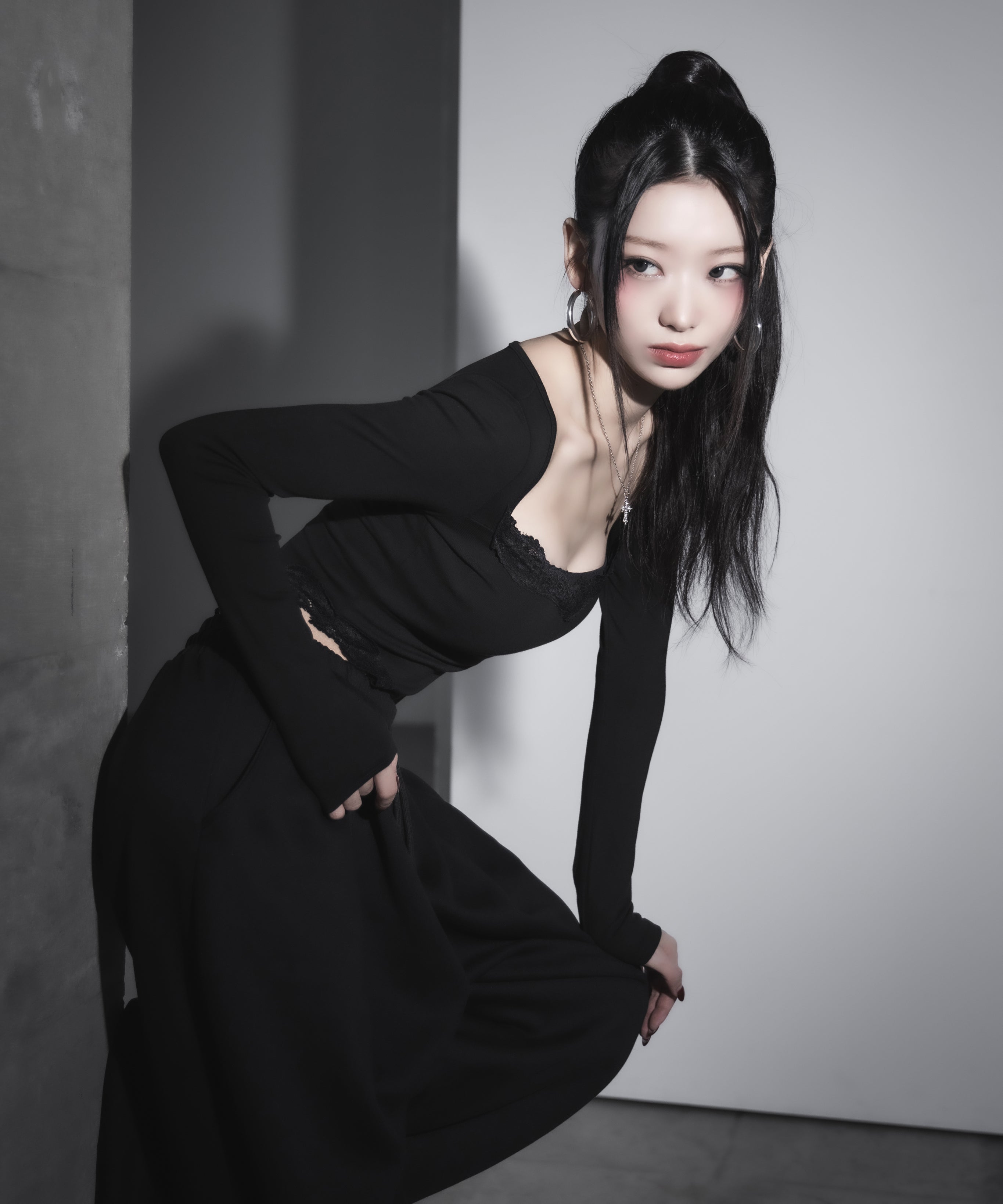 【 ２color 】カットアウトレースポイントボディスーツトップス ／cutout lace point bodysuit tops