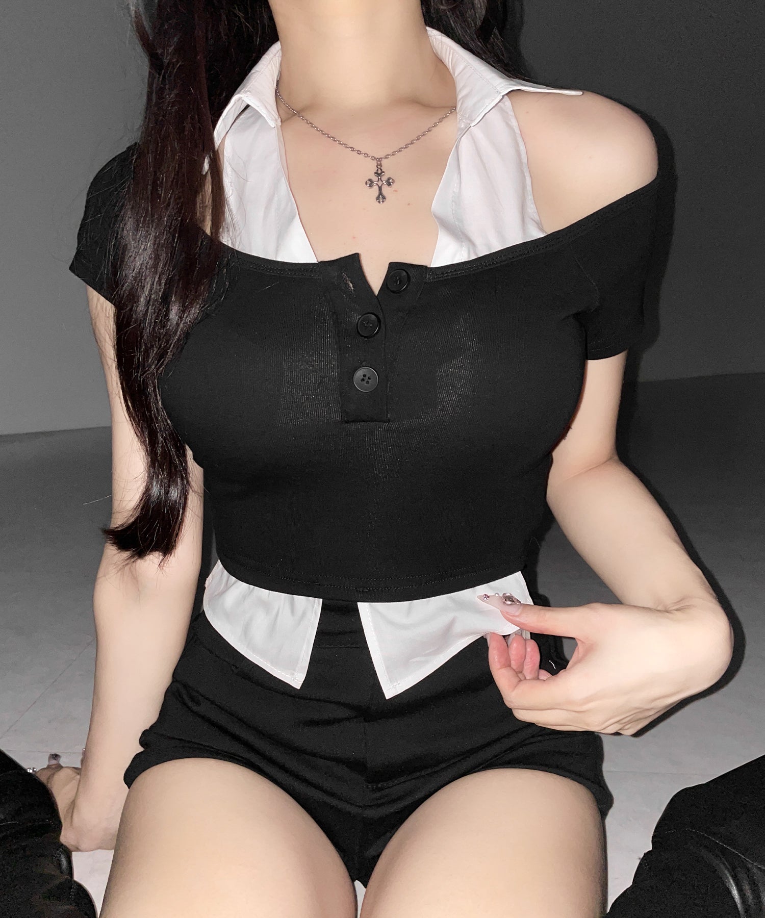 シャツレイヤードヘンリーネックカットアウトトップス ／ shirt layered henlyneck cutout tops