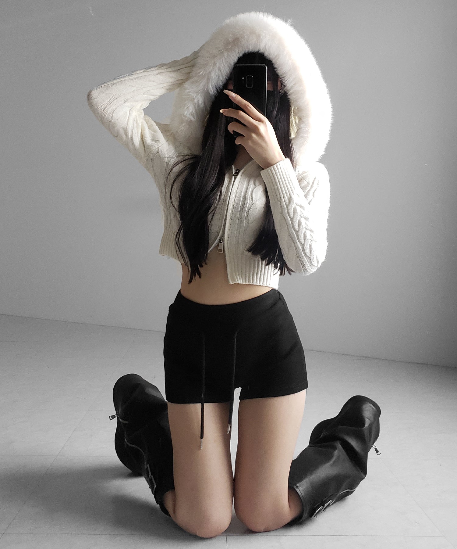 ファーフーディダブルジップショートニットパーカー ／ Fur hooded double zip short knit hoodie