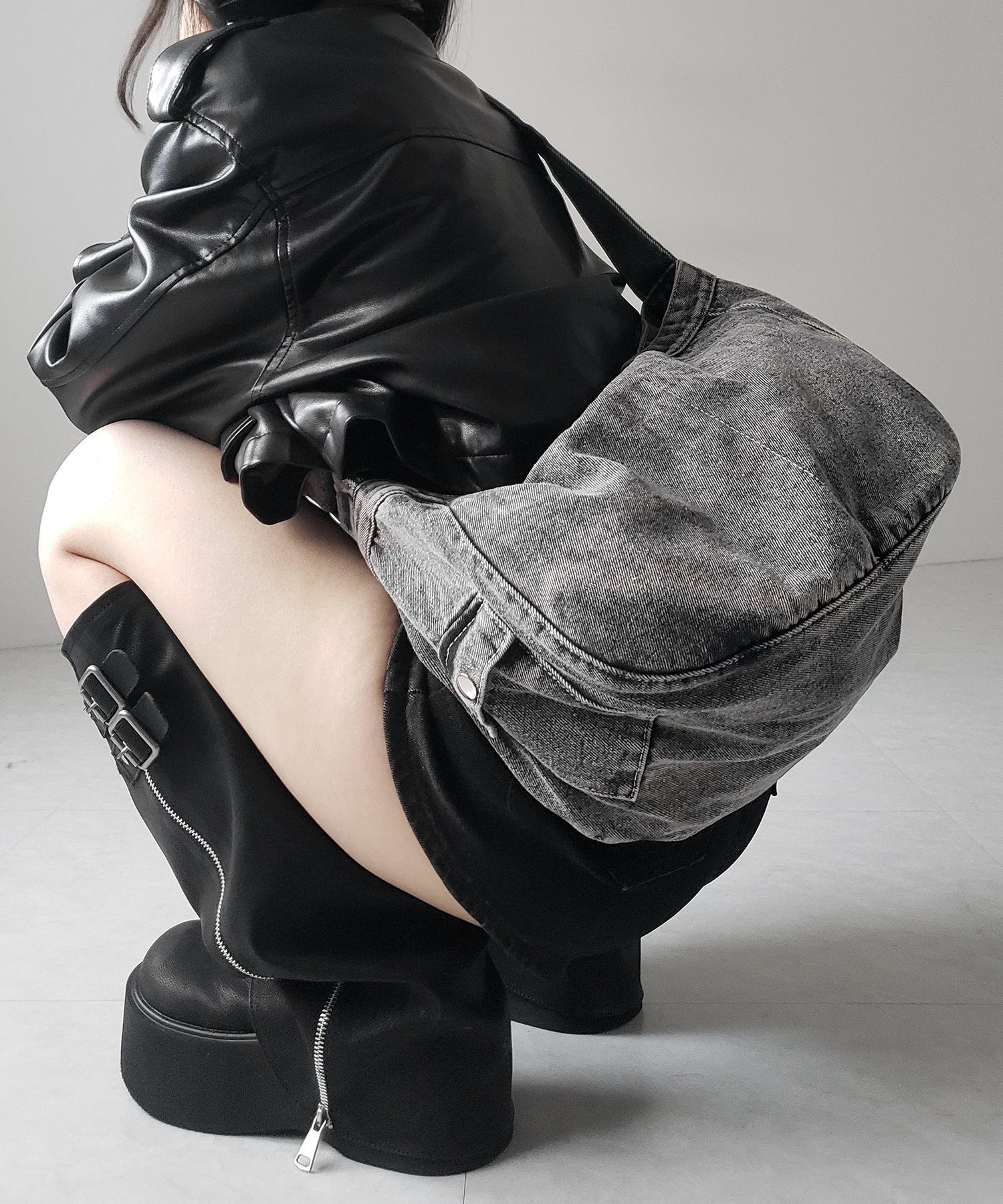 【 ２color 】ブラックタグヴィンテージデニムショルダーバッグ ／ black tag vintage denim shoulder bag