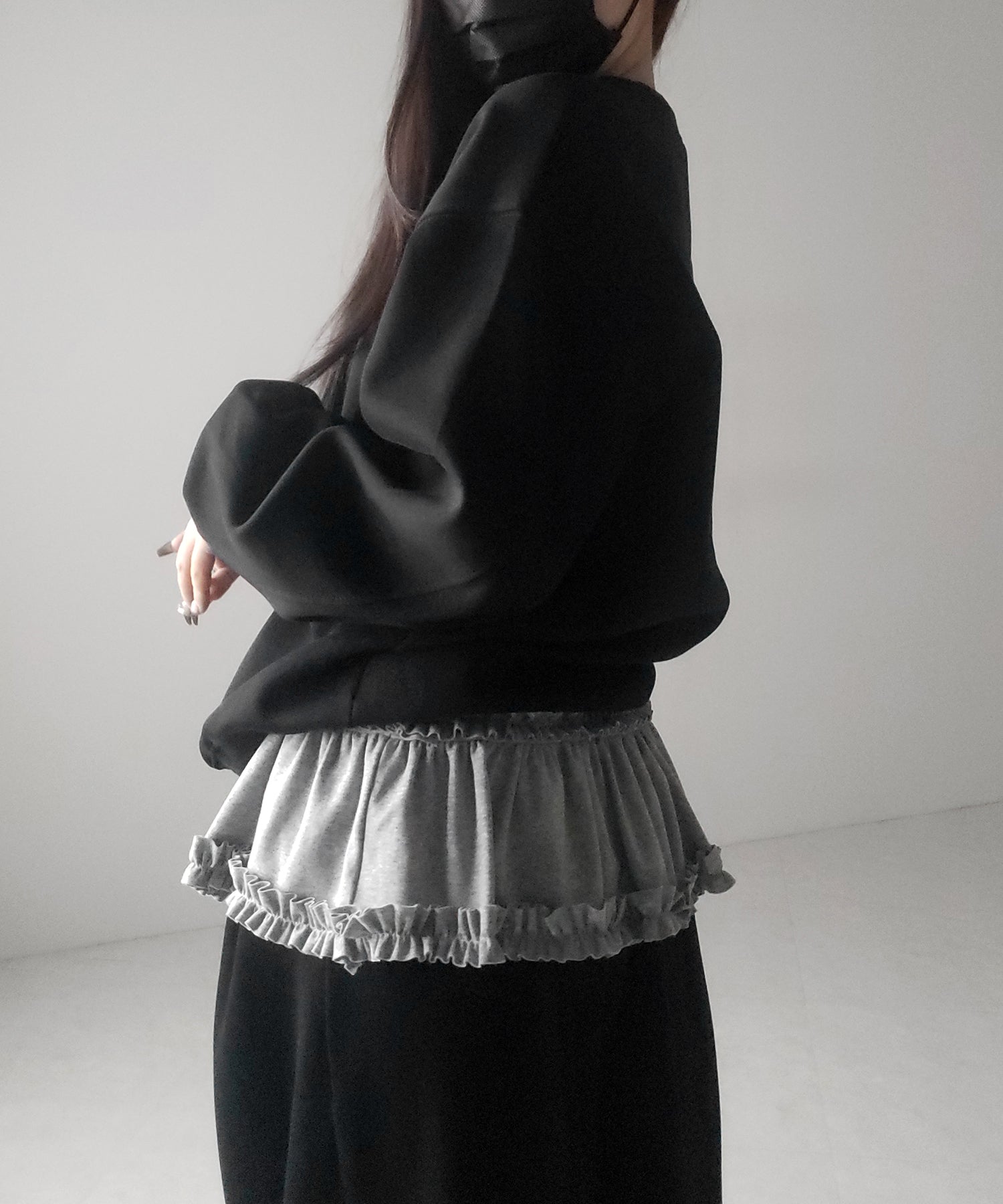 【 ３color 】裾フリルレイヤード長袖トップス ／ hem frill layered long sleeve tops