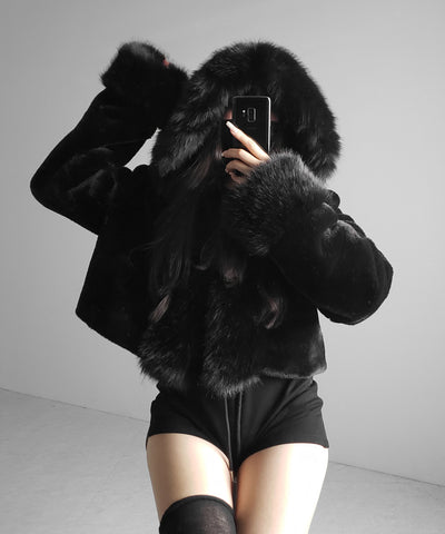 フェイクファーフードレディーショートコート ／ fake fur hoodec lady short coat