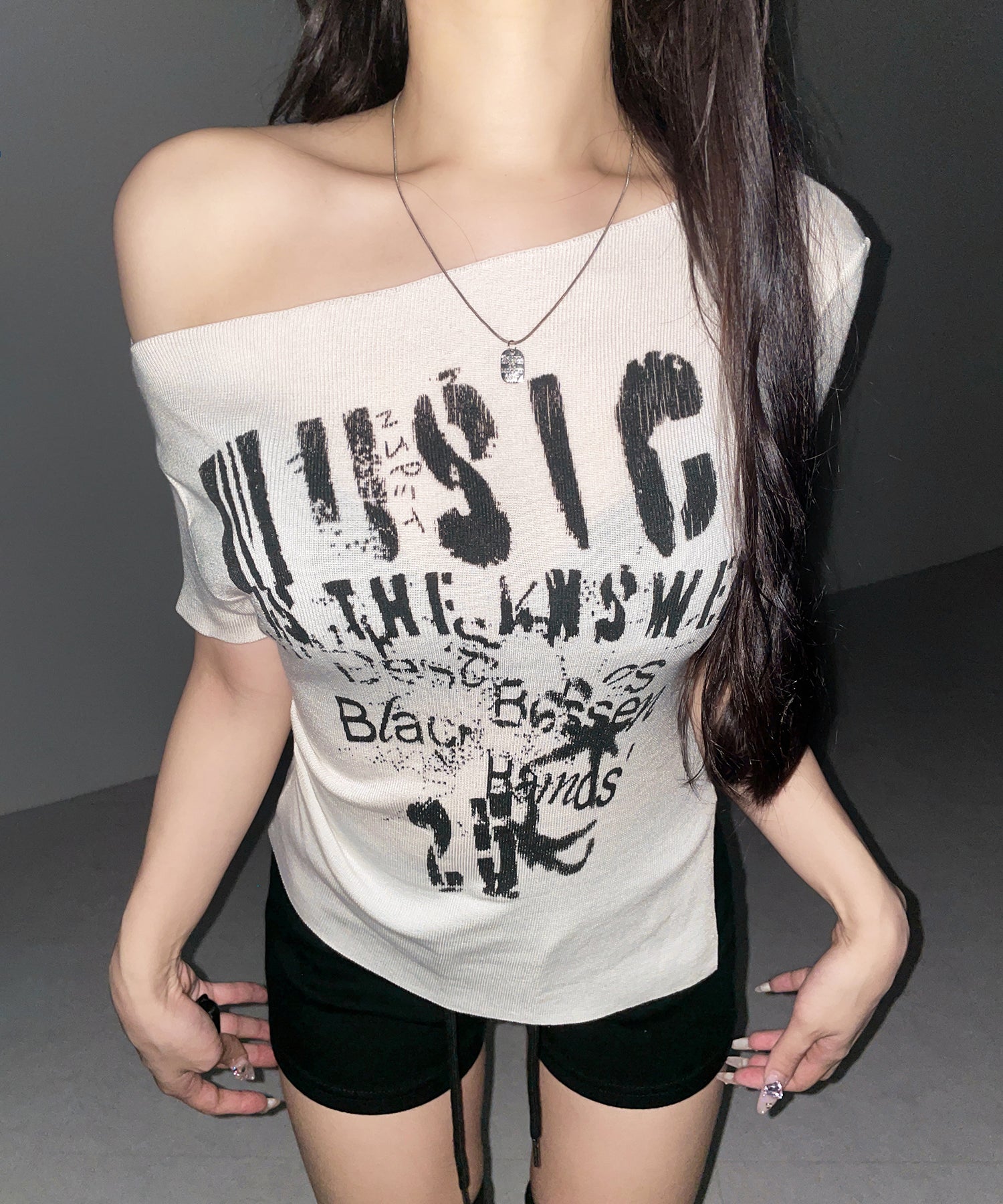 グランジロゴプリント半袖スリムニットトップス ／ grunge logo print shortsleeve slim knit tops