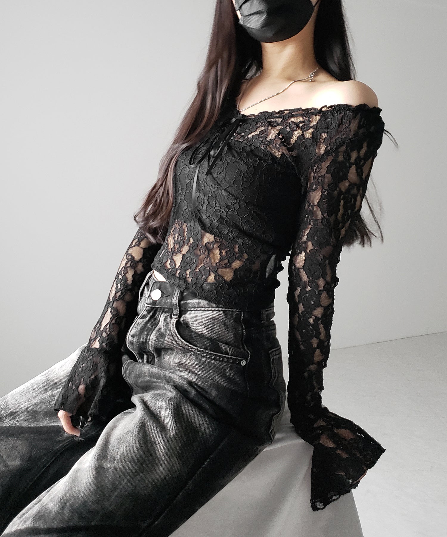 【 ２color ／２WAY 】フロントリボンオフショルスリムレーストップス ／ front ribbon off-shoulder slim lace tops