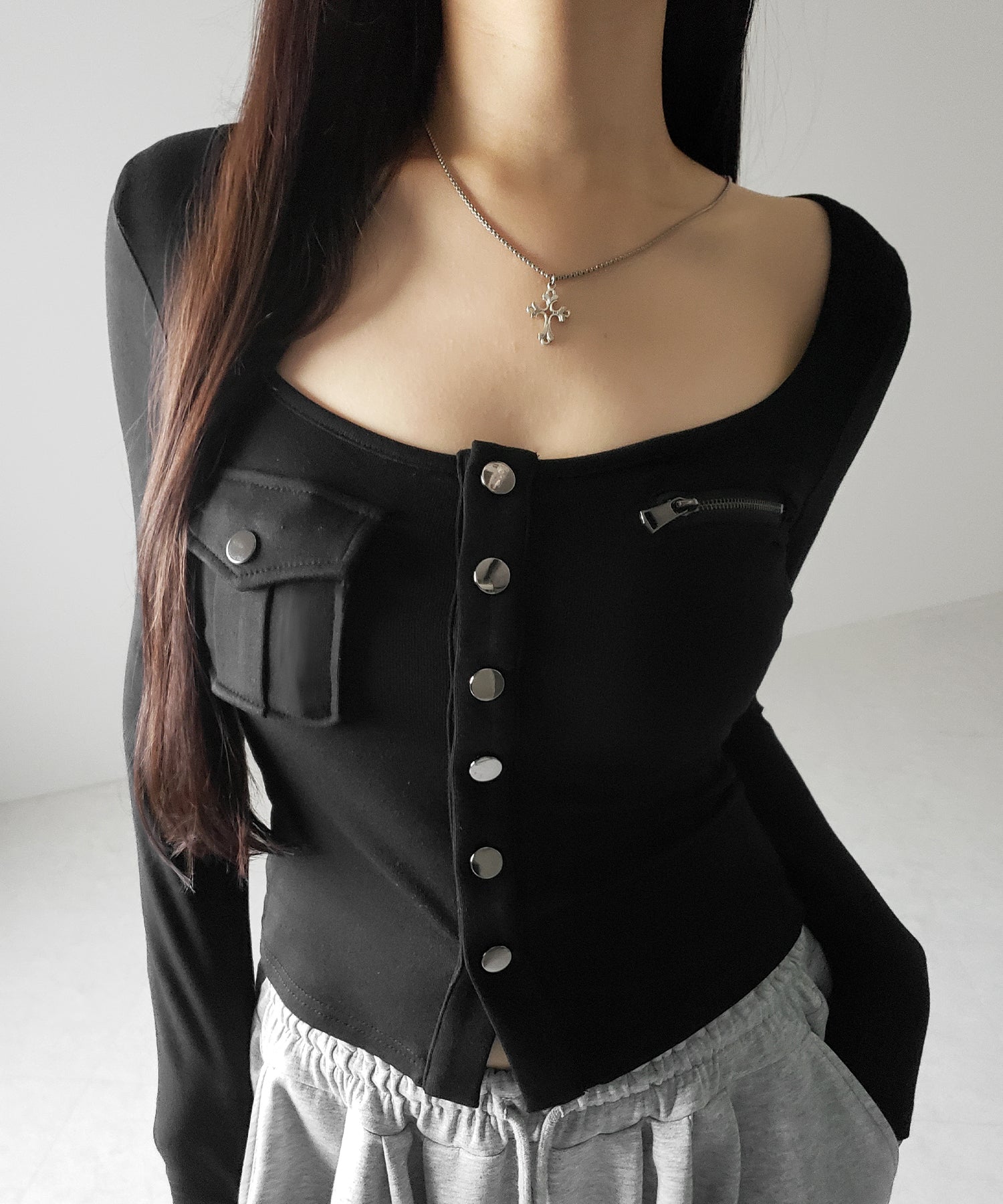 アウトポケットスクエアネック長袖スリムTシャツ ／Out pocket square neck long sleeve slim T-shirt