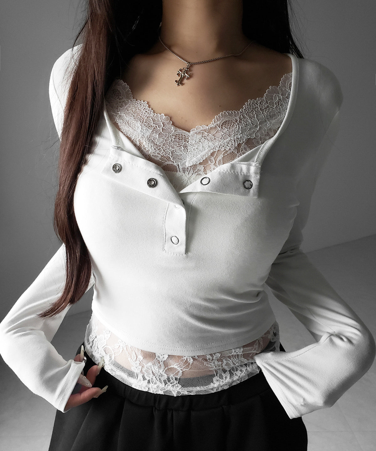 【 人気アイテムの長袖verが新登場！ 】レースレイヤードヘンリーネックスクエア長袖Ｔシャツ ／ lace layered henley neck square long sleeve T-shirt