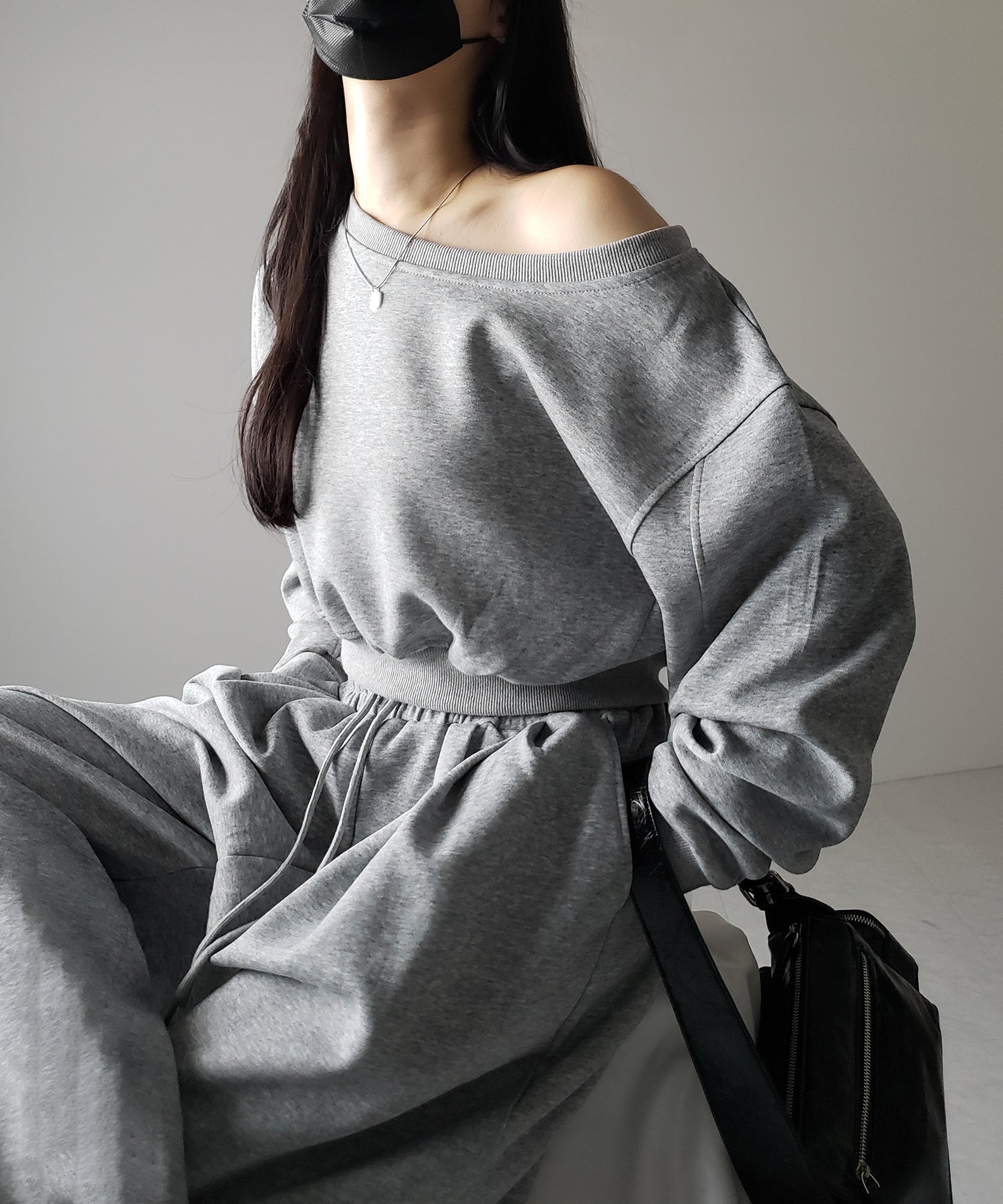 【 セットアップ 】ワンショルダーショートスウェットトップス ＋ タックワイドパンツ SET ／ off shoulder short sweat tops & tack wide pants SET