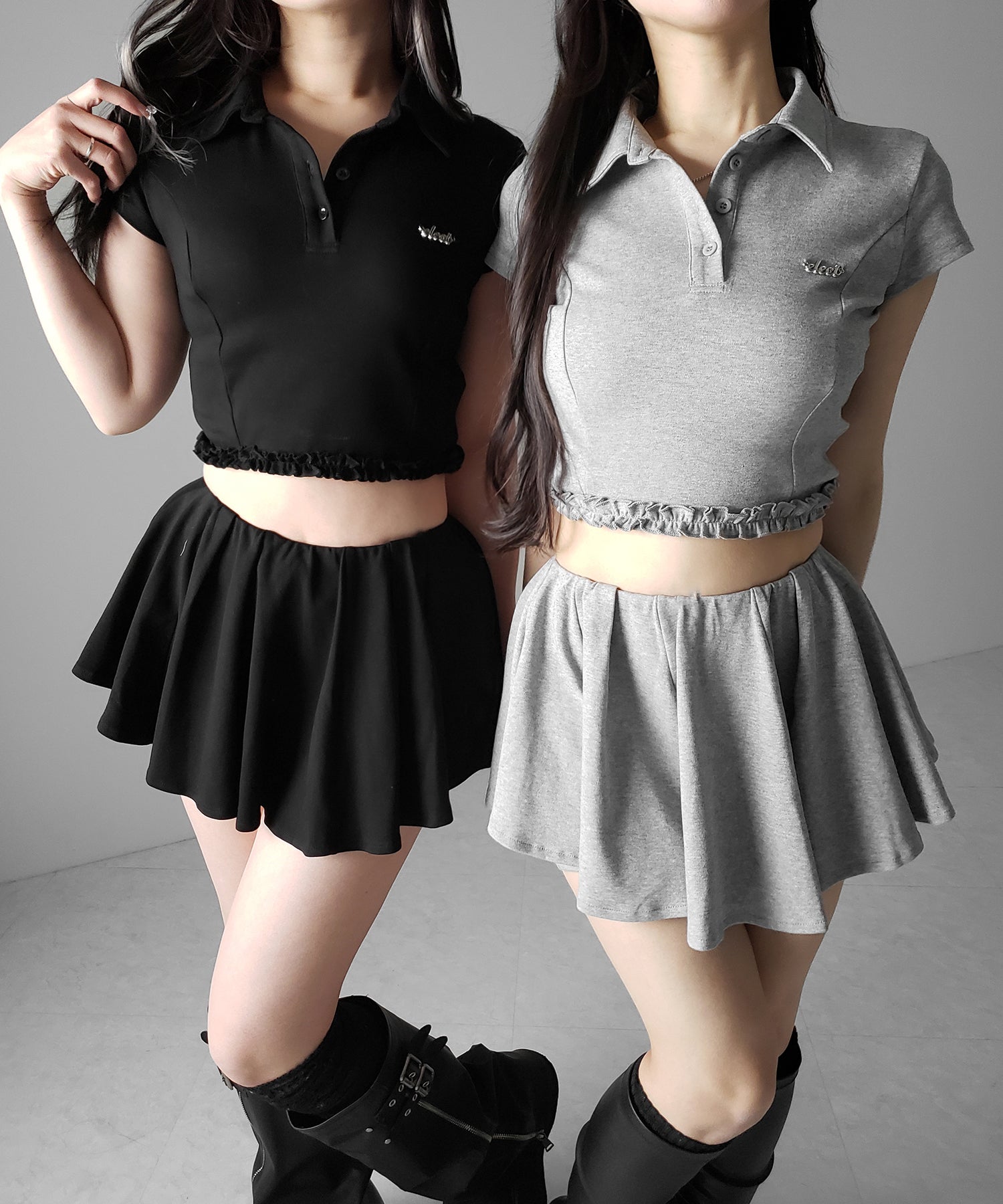 【 セットアップ 】ロゴプレート半袖トップス＋フレアミニスカパン SET ／( SETUP ) logo plate short sleeve tops + flared mini skirt pants