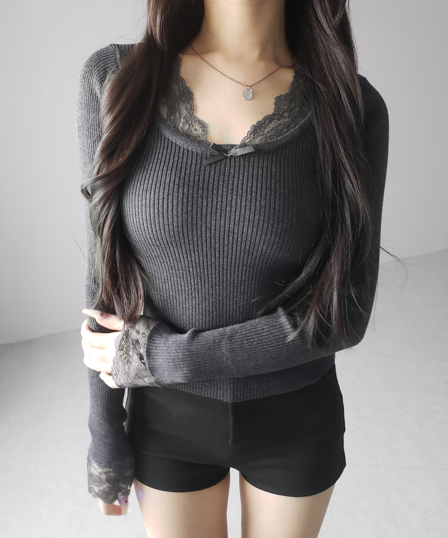 フロントリボンレース切替リブニットトップス ／ front ribbon lace switching ribbed knit tops