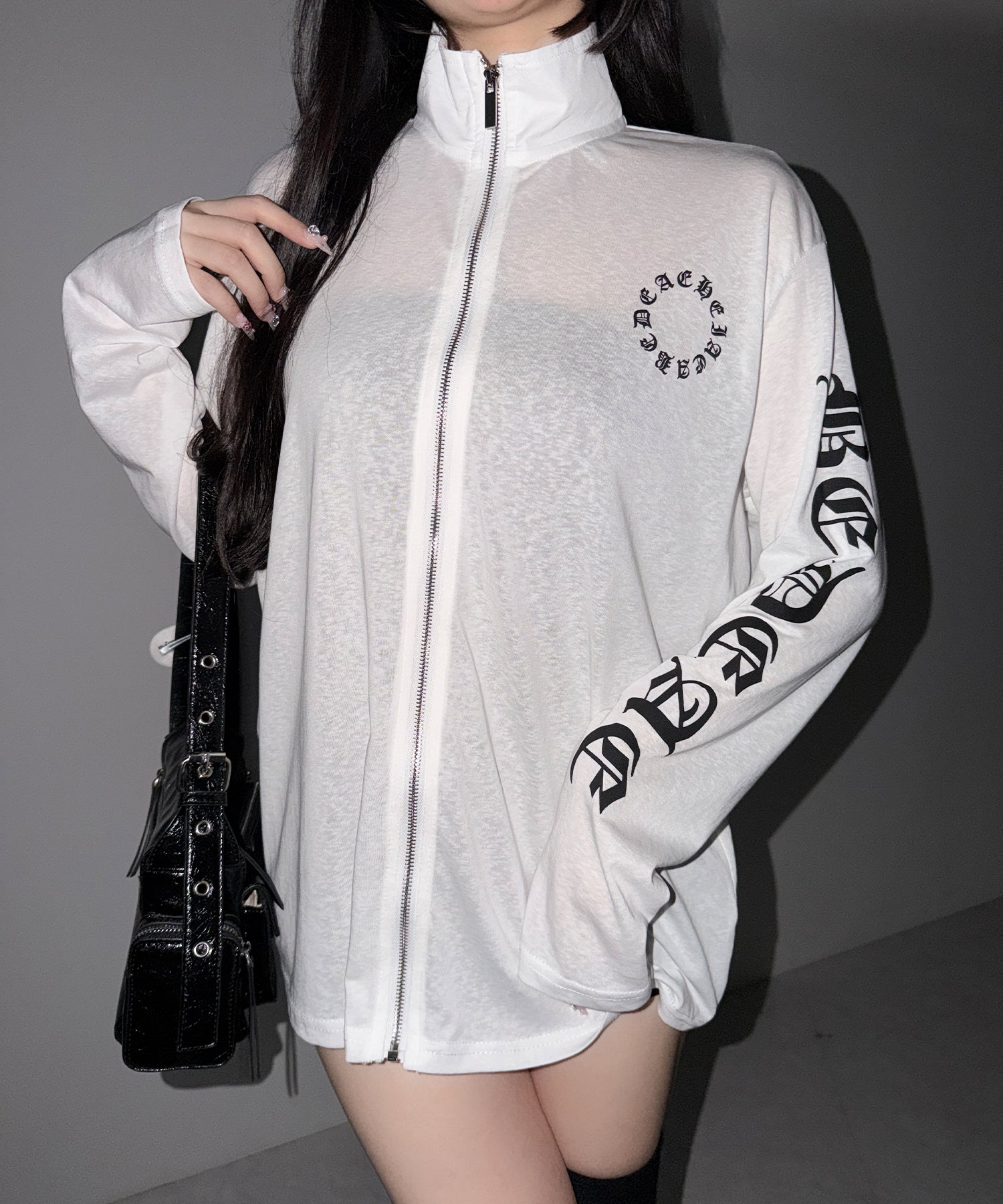 グランジロゴスタンドジップアップオーバーシアートップス ／ grunge logo stand zipup over sheer tops