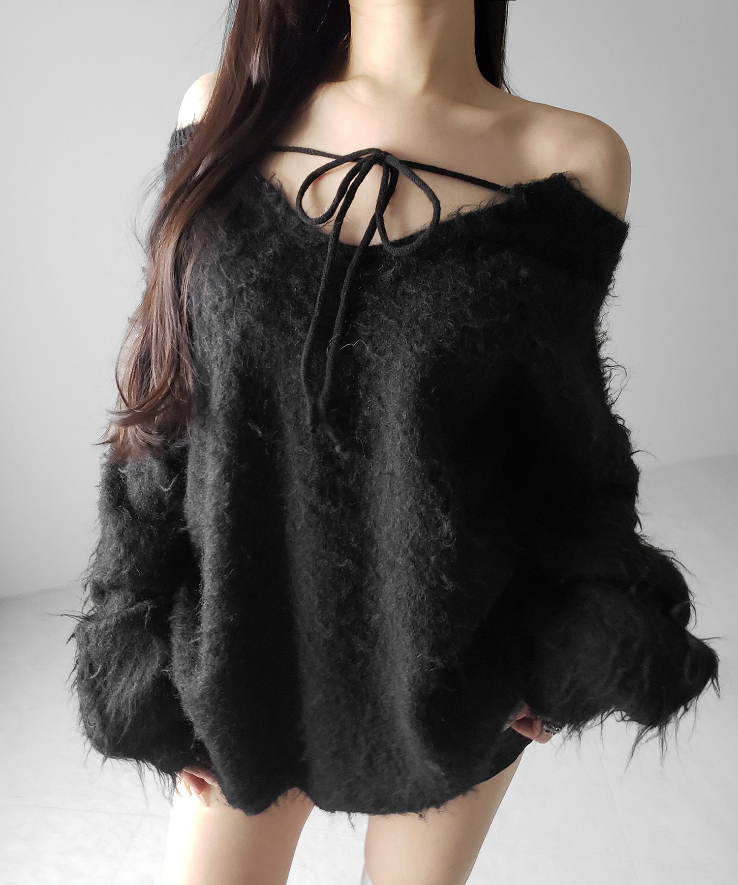 ストラップリボンオフショルオーバーシャギーニット ／ strap ribbon off shoulder over shaggy knit