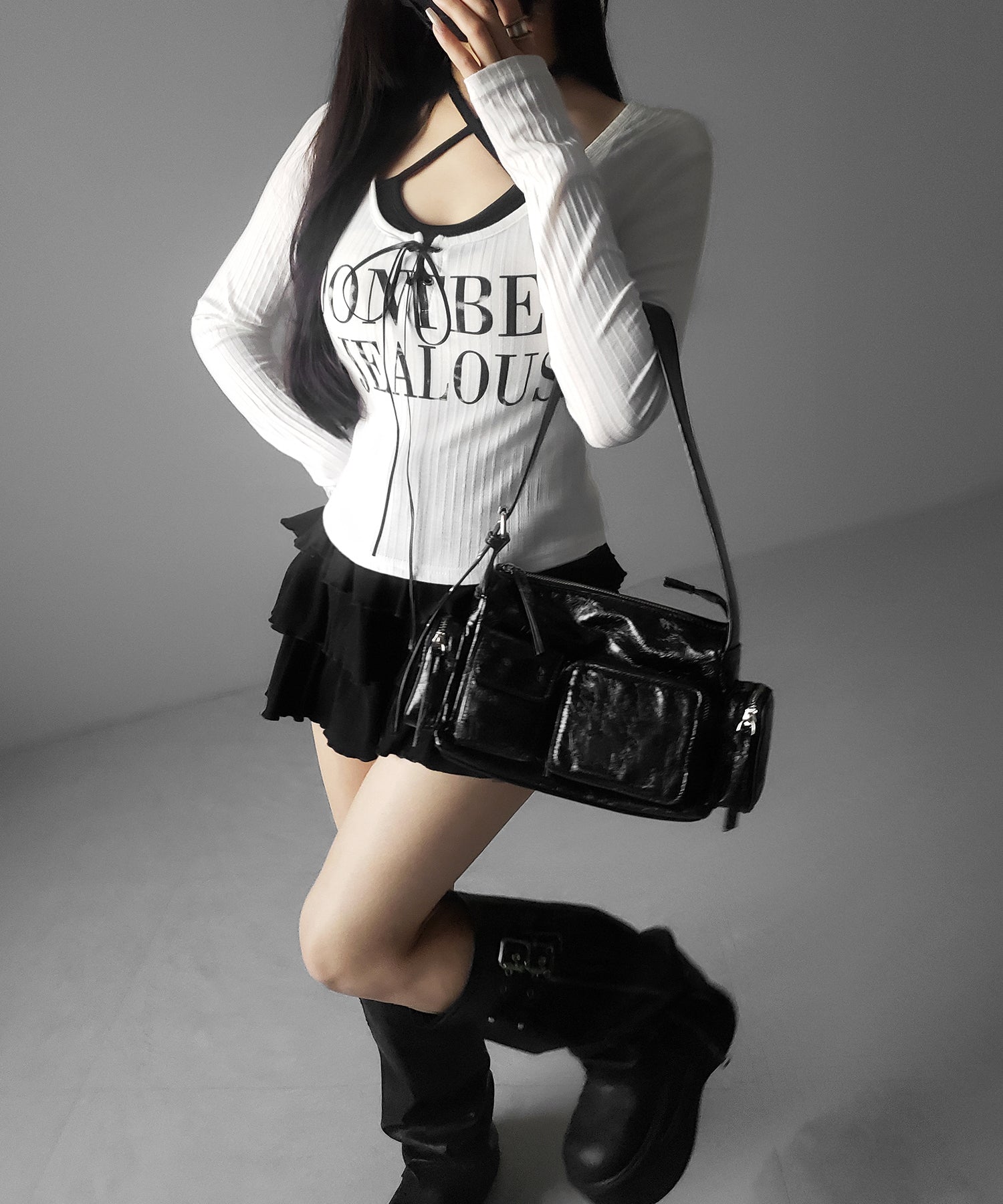 【 クロスネックにできる２WAY 】レースアップフェイクレイヤードロゴカットソートップス ／ laceup fake layered logo cutsew tops