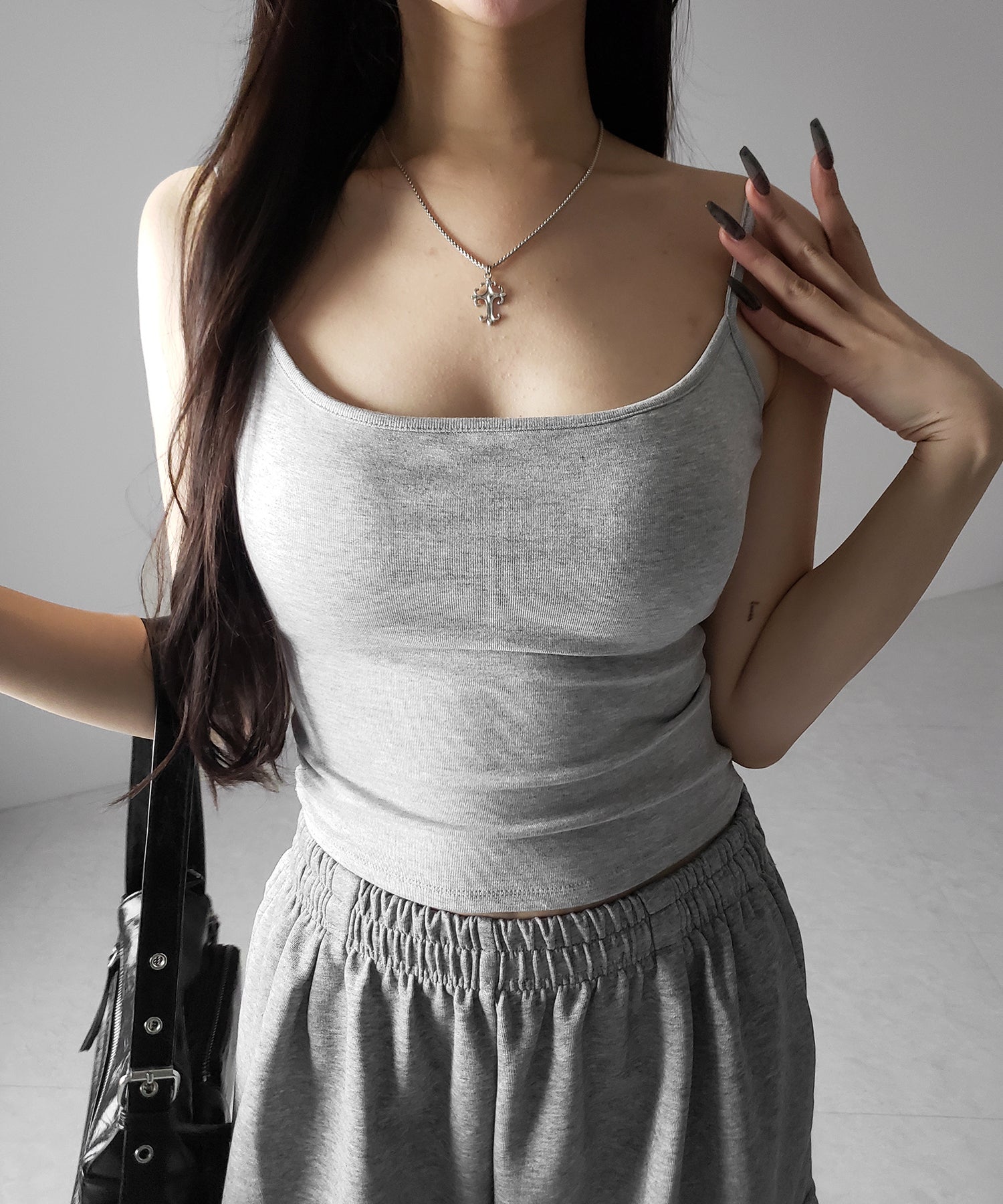 【 カップ付き 】スクエアネックストラップスリムキャミソール ／ square neck strap slim camisole