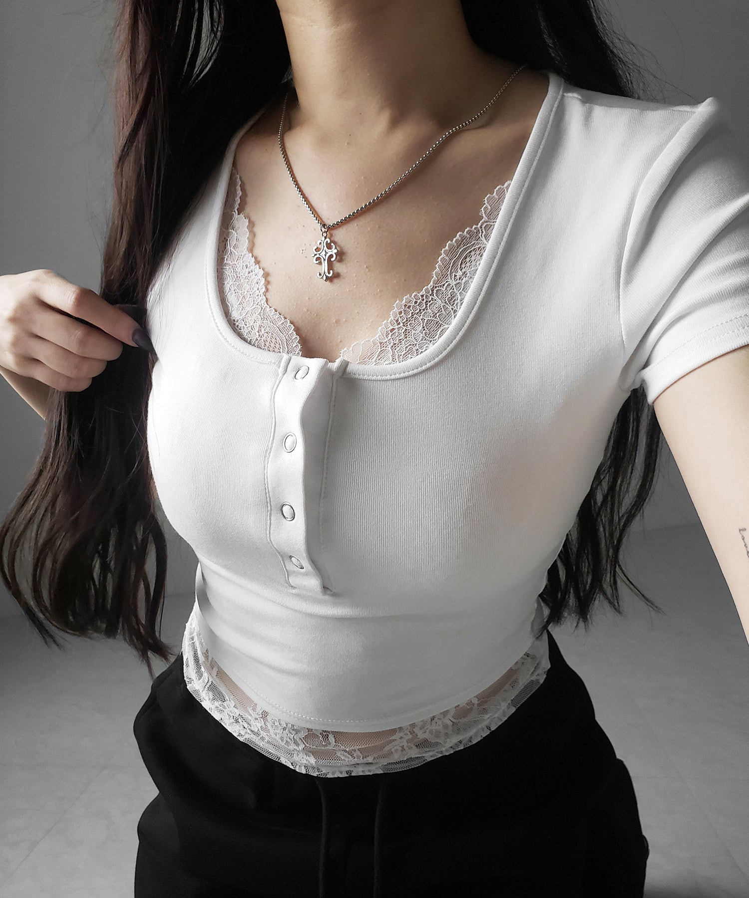 レースレイヤードヘンリーネックスクエア半袖Ｔシャツ ／ lace layered henley neck square short sleeve T-shirt