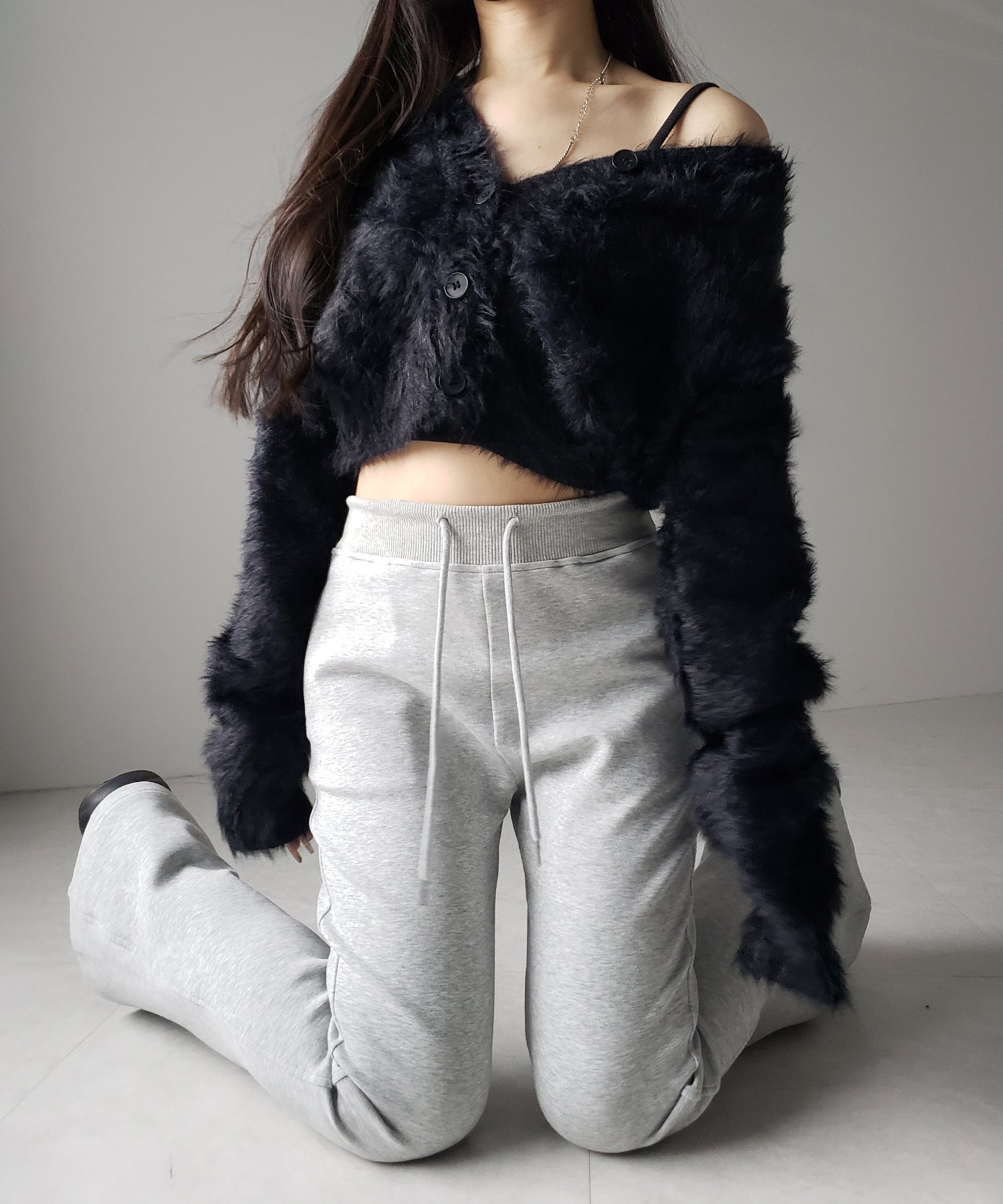 ブラックボタンショートシャギーニットカーディガン ／ black button short shaggy knit cardigan