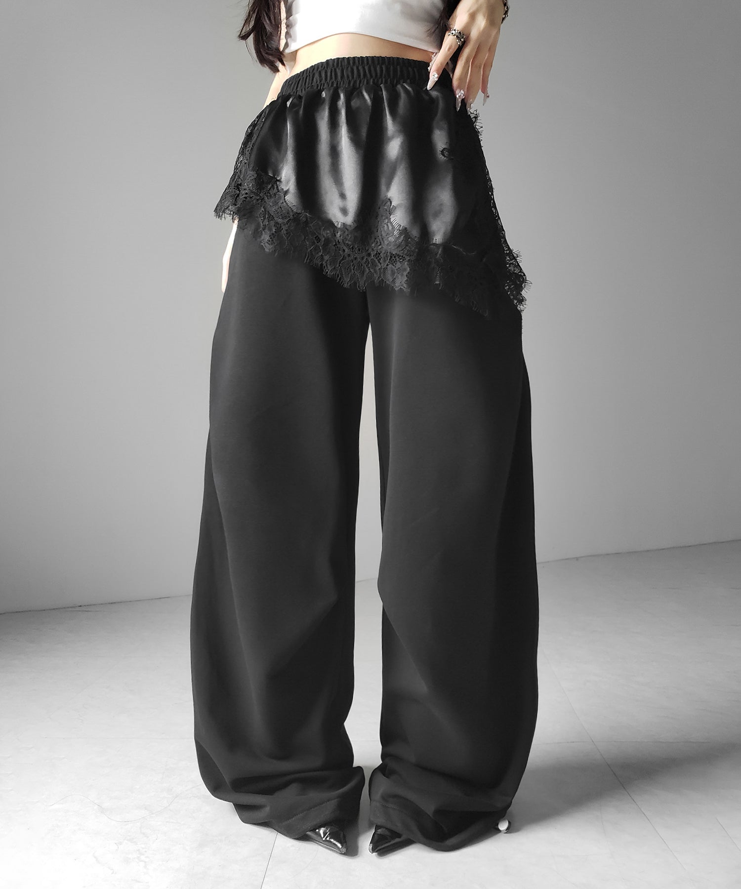 レースドッキングレイヤードスウェットワイドパンツ ／ lace docking layered sweat wide pants