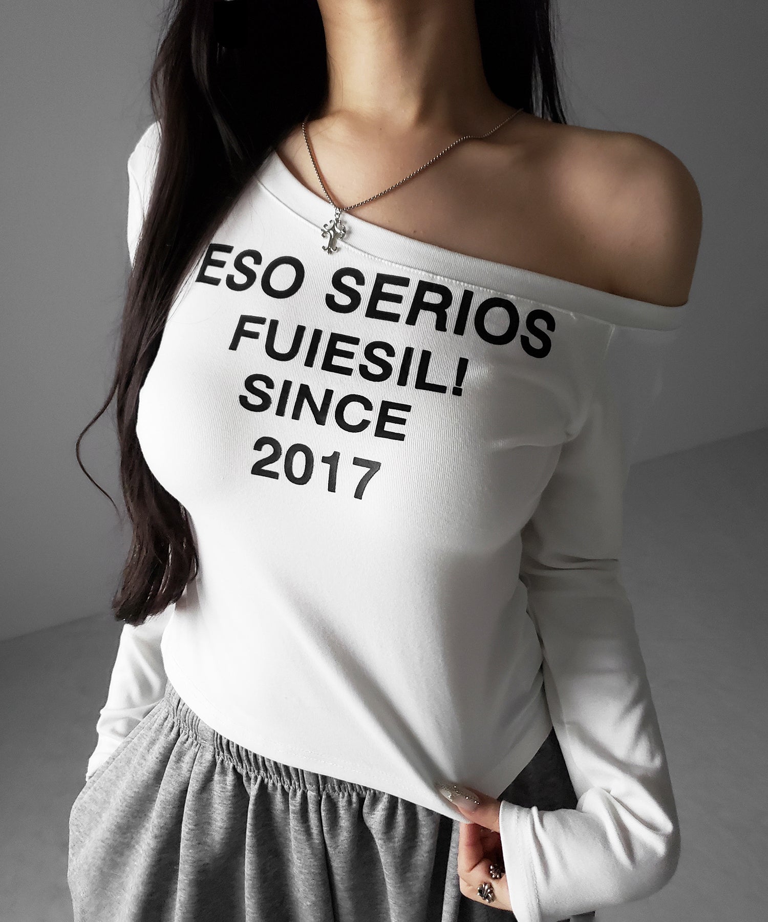 コンパクトロゴワンショルルーズロンT ／ compact logo one-Shoulder loose long-sleeve T-Shirt