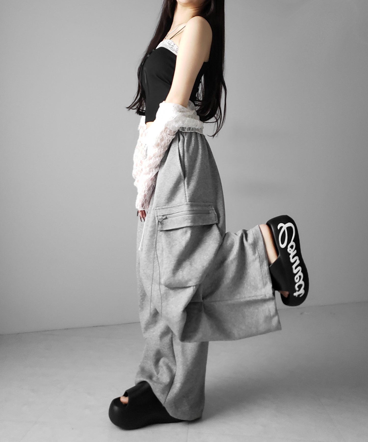 フロントリボンレースショートキャミソール ／ front ribbon lace short camisole