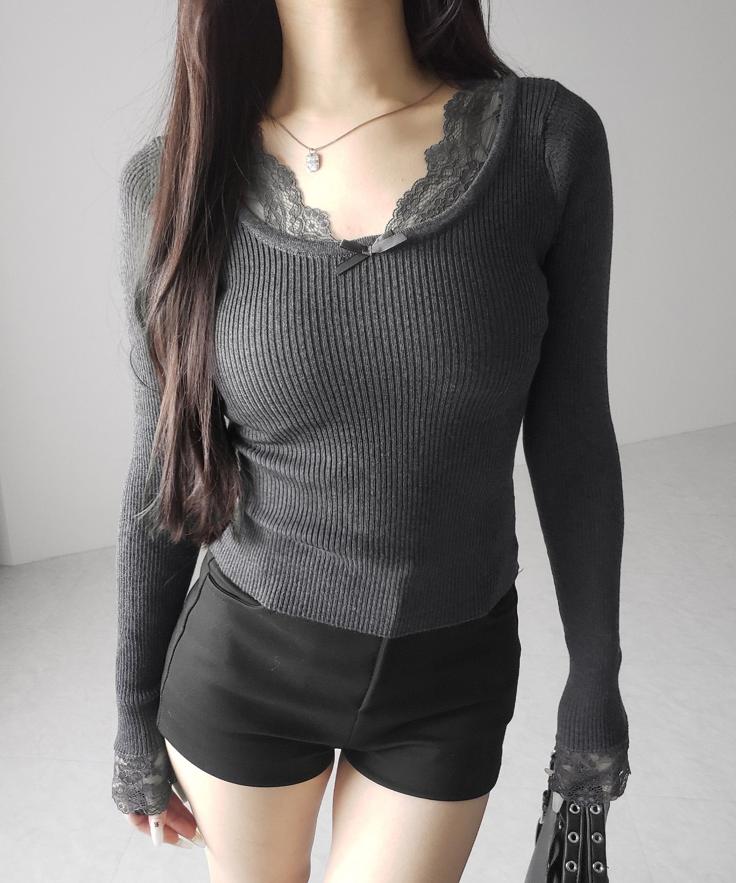 フロントリボンレース切替リブニットトップス ／ front ribbon lace switching ribbed knit tops