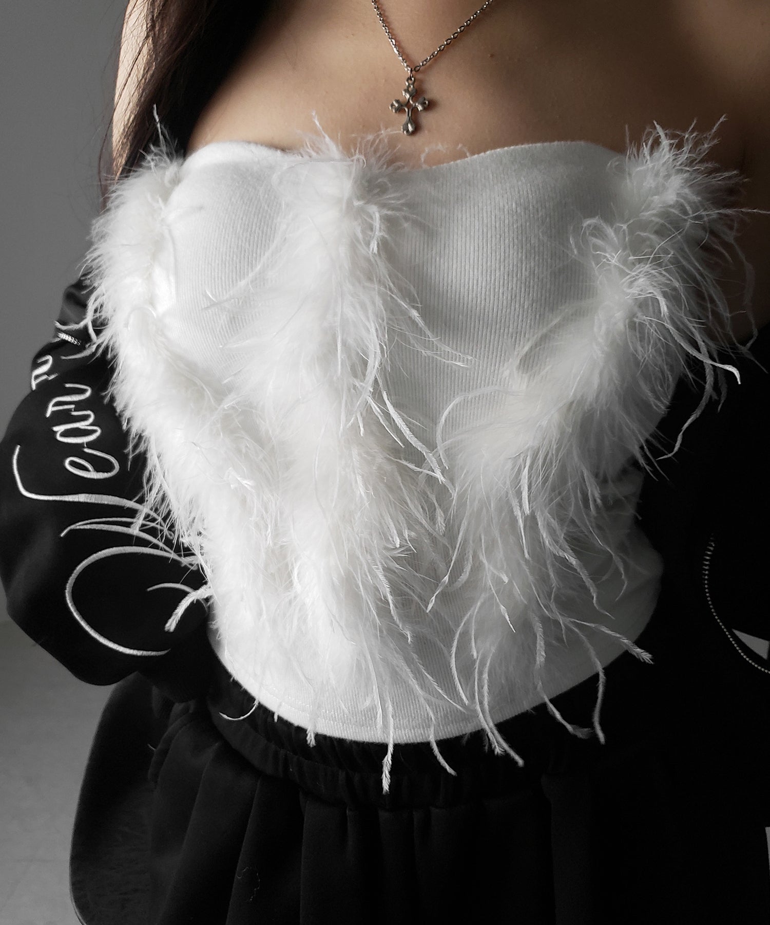 フェザーファードッキングビスチェベアトップ ／ feather fur docking bustier bare tops