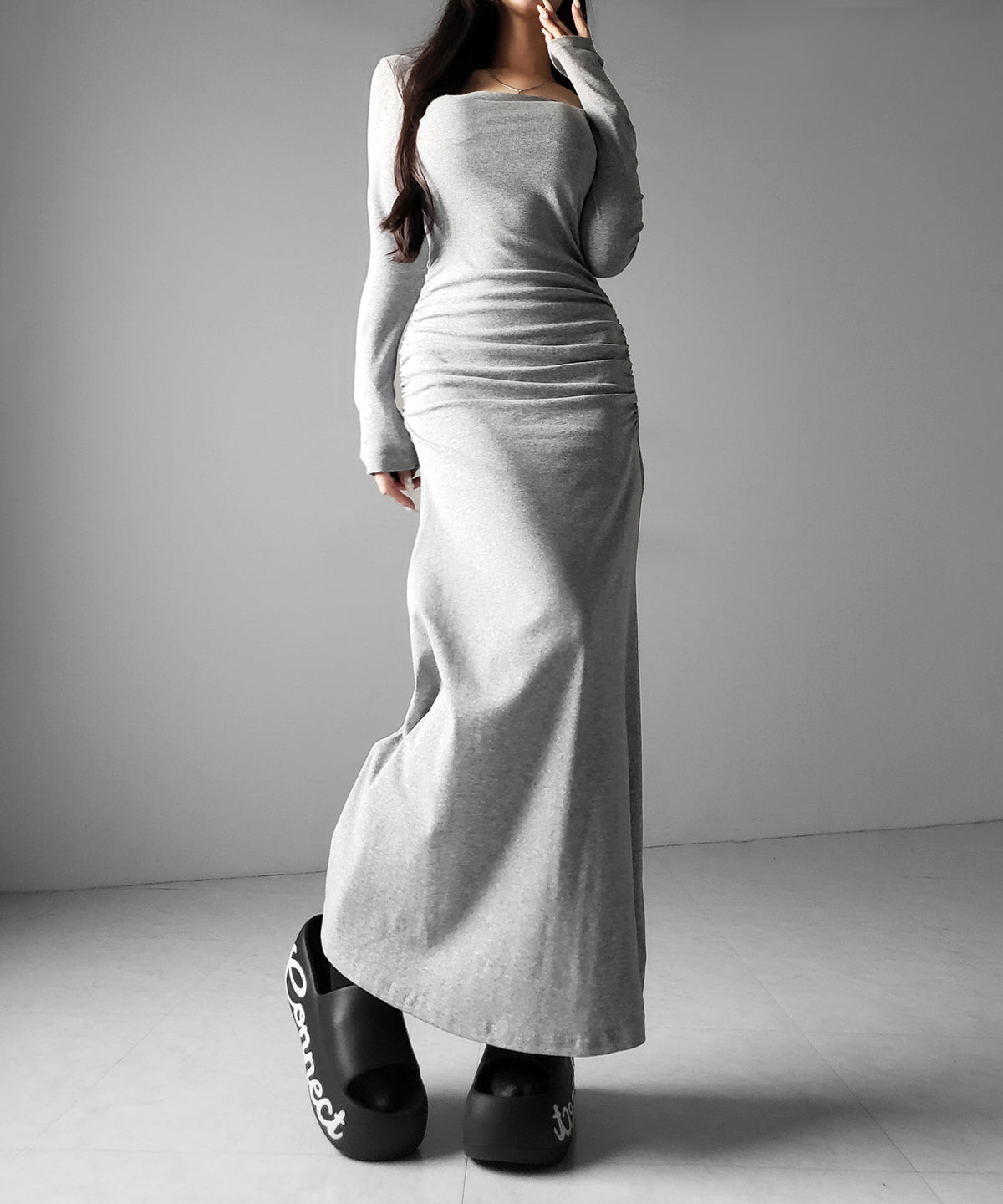 スクエアネックシャーリングマーメイド長袖ロングタイトワンピ ／ Square neck shirring mermaid long-sleeved long tight onepiece