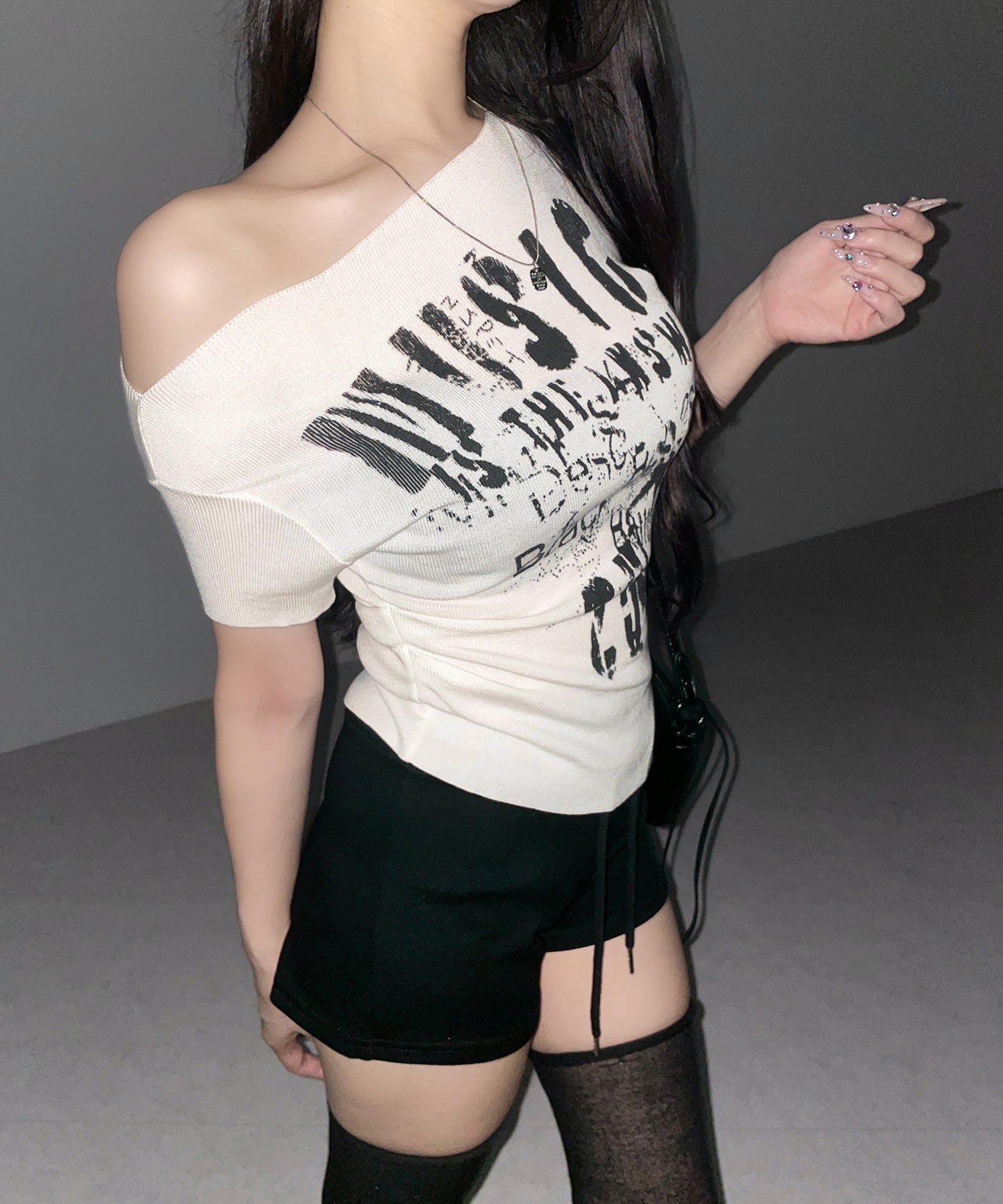 グランジロゴプリント半袖スリムニットトップス ／ grunge logo print shortsleeve slim knit tops
