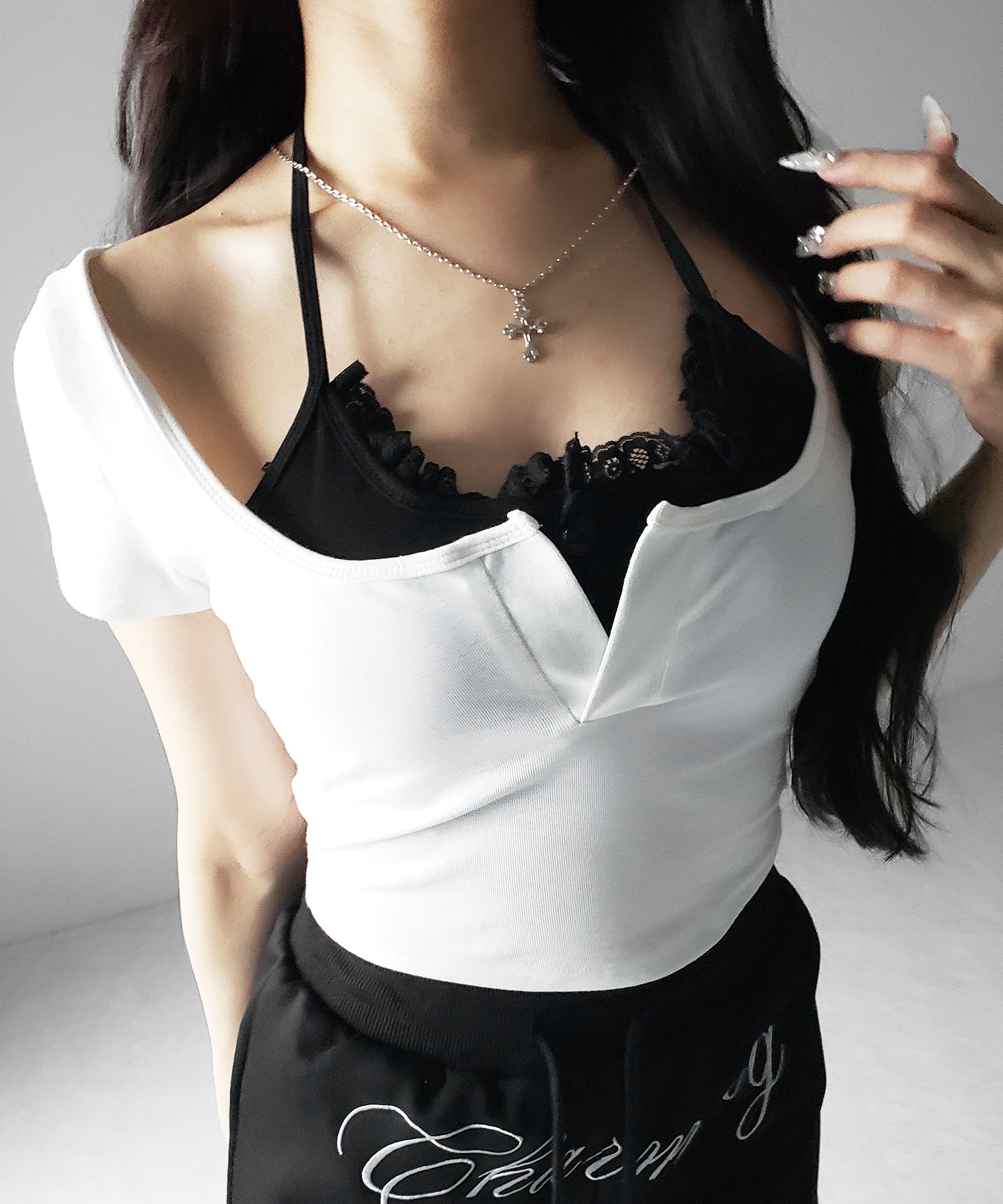 レースレイヤードドッキングスクエアネックＴシャツ ／ Lace layered docking square neck T-shirt