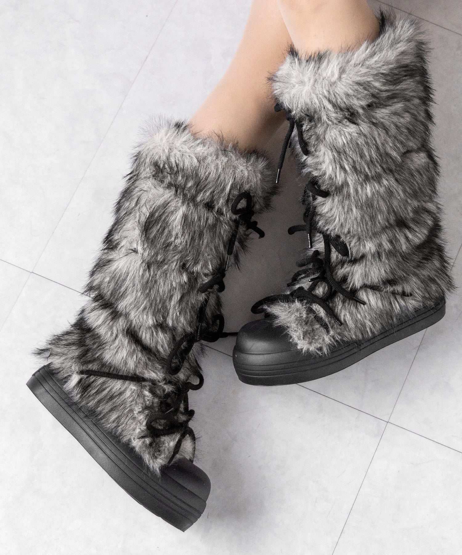 ボリュームフェイクファーレースアップロングブーツ ／ volume fake fur laceup long boots