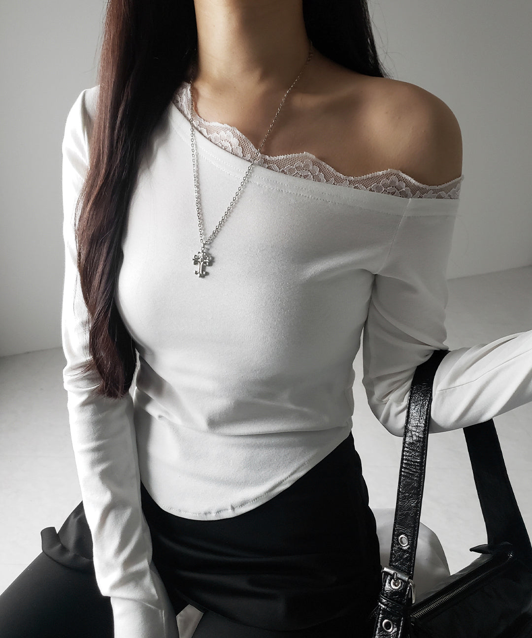 【 ２color 】ワンショルダーレースポイントスリムカットソートップス ／ one shoulder lace point slim cutsew tops