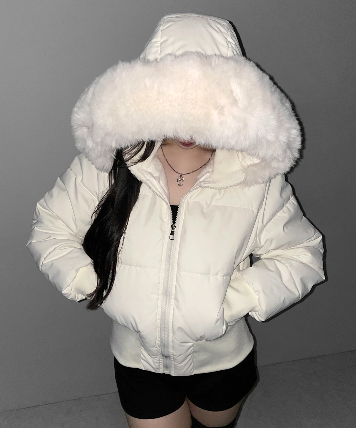 フェイクファーフード中綿ショートジャケット ／ fake fur hoodie fake down short jacket