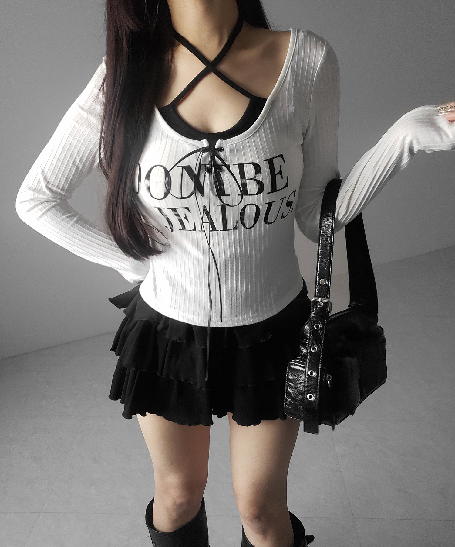 【 クロスネックにできる２WAY 】レースアップフェイクレイヤードロゴカットソートップス ／ laceup fake layered logo cutsew tops