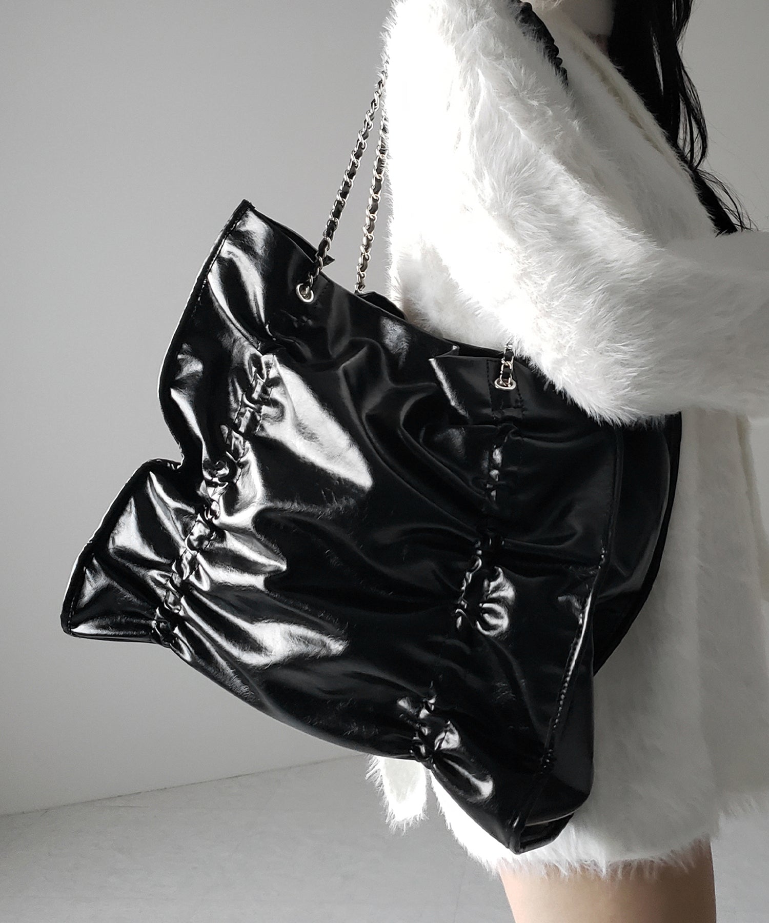 【 ３color ／ A4収納可 】ダブルシャーリングフェイクレザースクエアチェーンバッグ ／ double shirring fake leather square chain bag