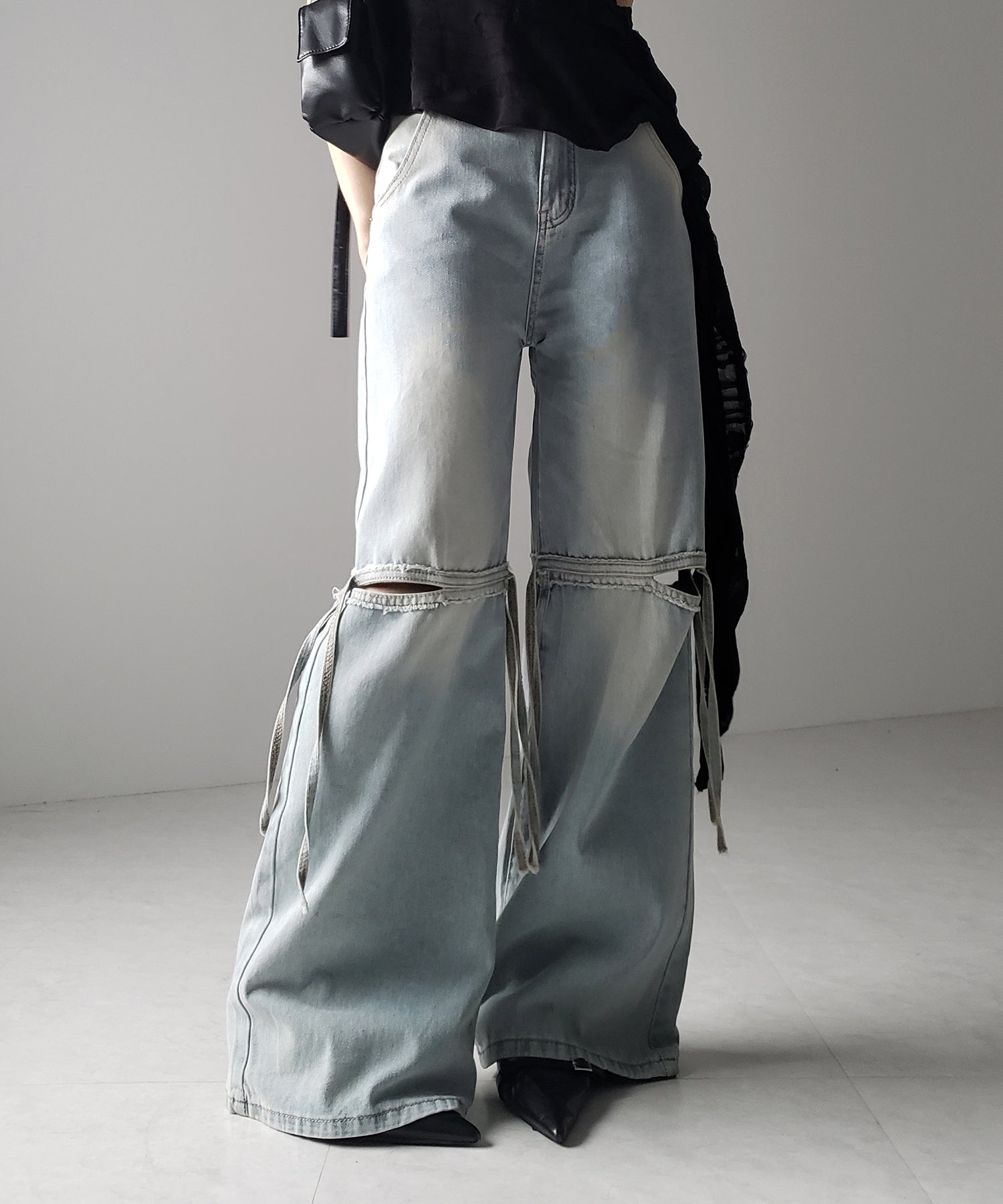 【 ４size ／ ２color 】カットアウトストラップヴィンテージルーズデニム ／ cutout strap vintage loose denim
