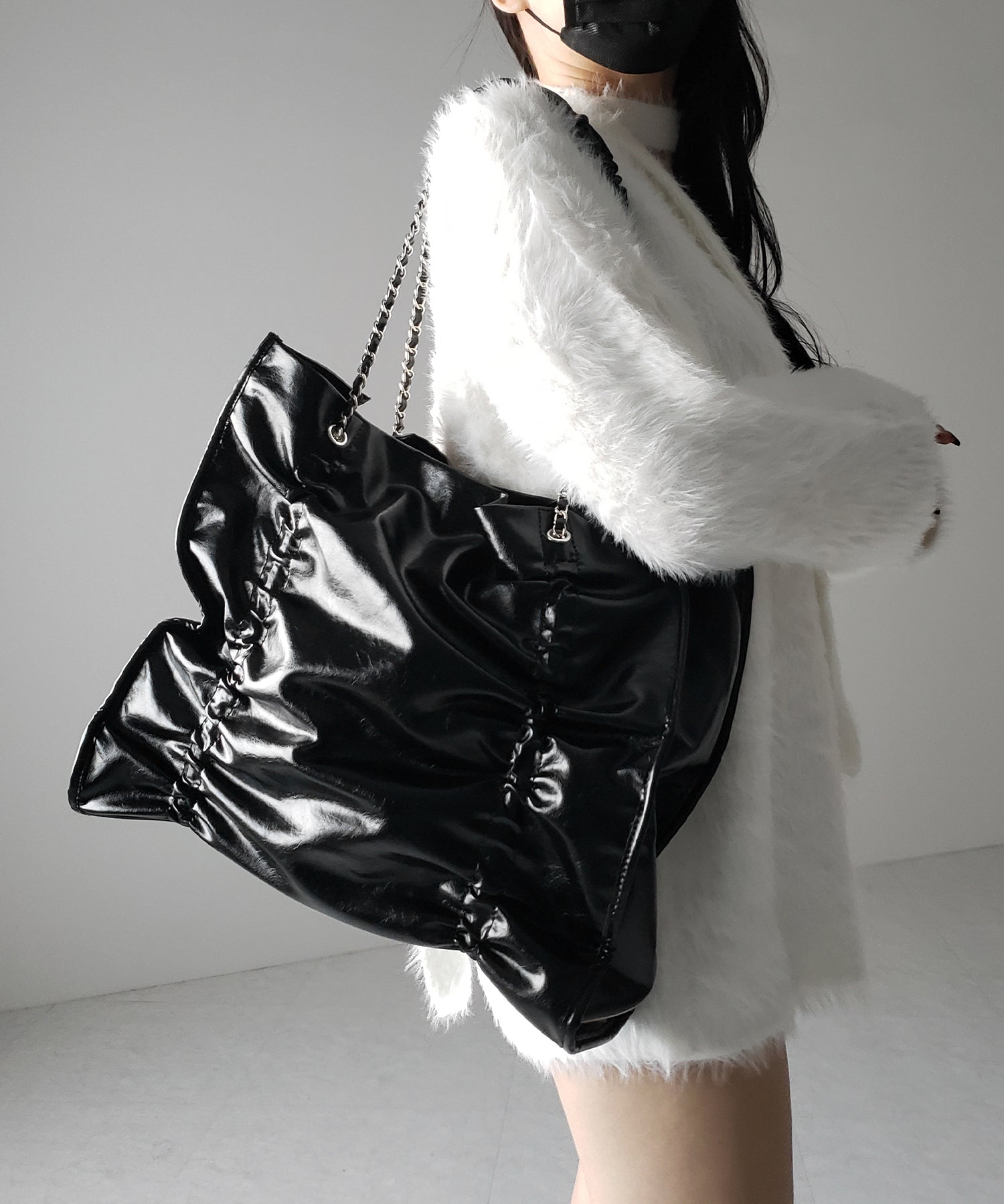 【 ３color ／ A4収納可 】ダブルシャーリングフェイクレザースクエアチェーンバッグ ／ double shirring fake leather square chain bag