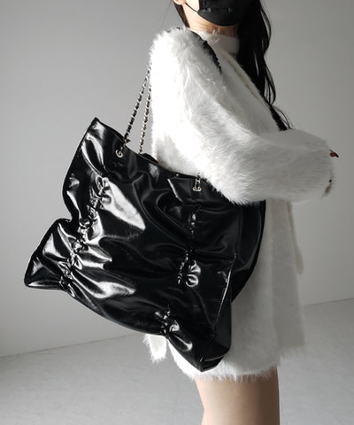【 ３color ／ A4収納可 】ダブルシャーリングフェイクレザースクエアチェーンバッグ ／ double shirring fake leather square chain bag