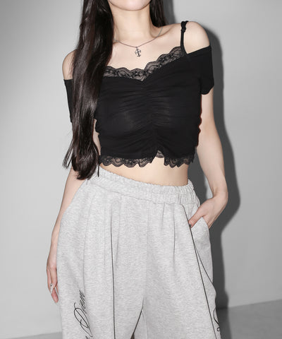 レースドッキングシャーリング半袖オフショルトップス ／ lace docking shirring short-sleeved off-shoulder tops