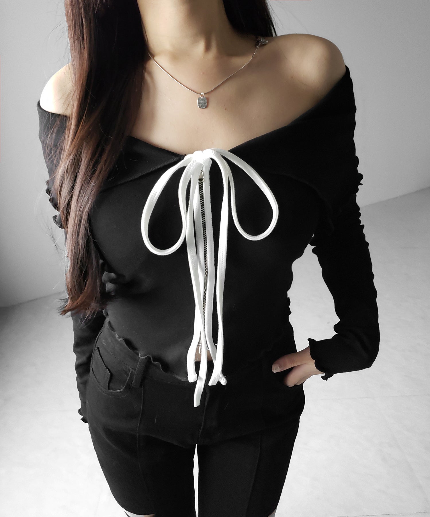 バイカラーリボンオフショルショートトップス ／ bicolor ribbon off shoulder short tops