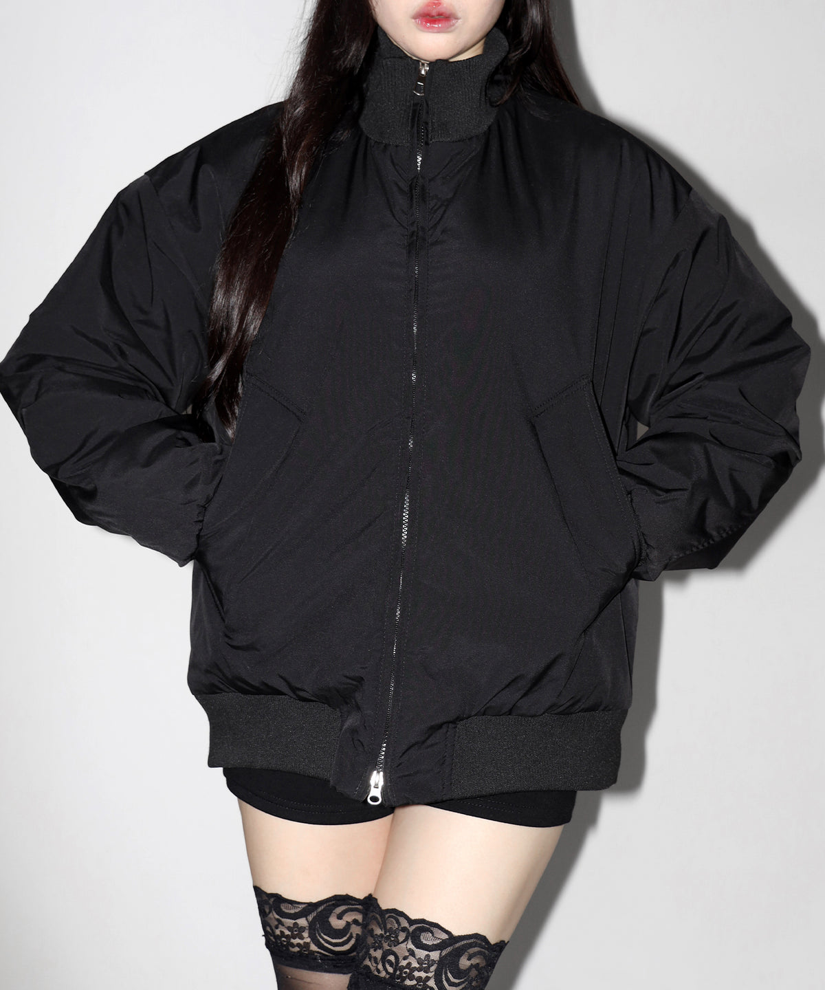 ダブルジップスタンドカラー中綿オーバーブルゾン ／ Double-zip stand-collar padded overblouson